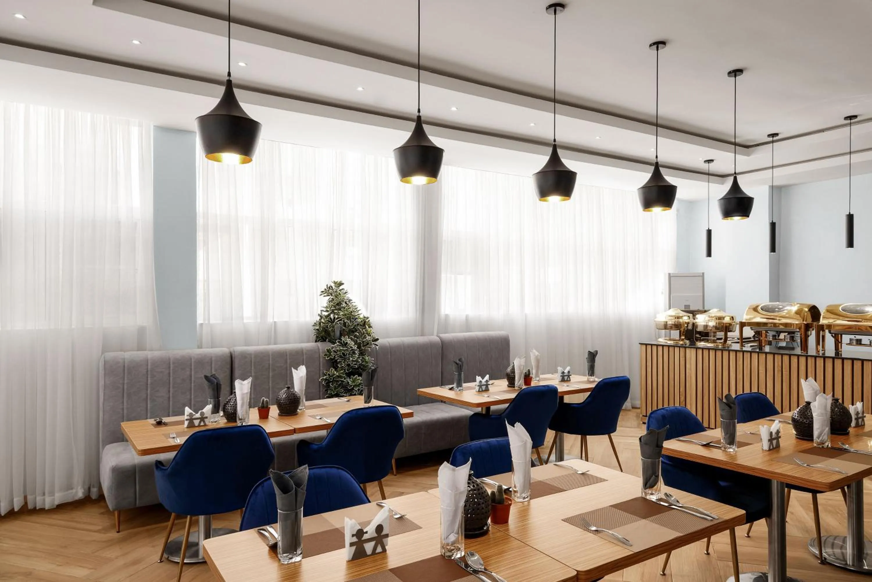 Restaurant/places to eat in Aveon Hotel