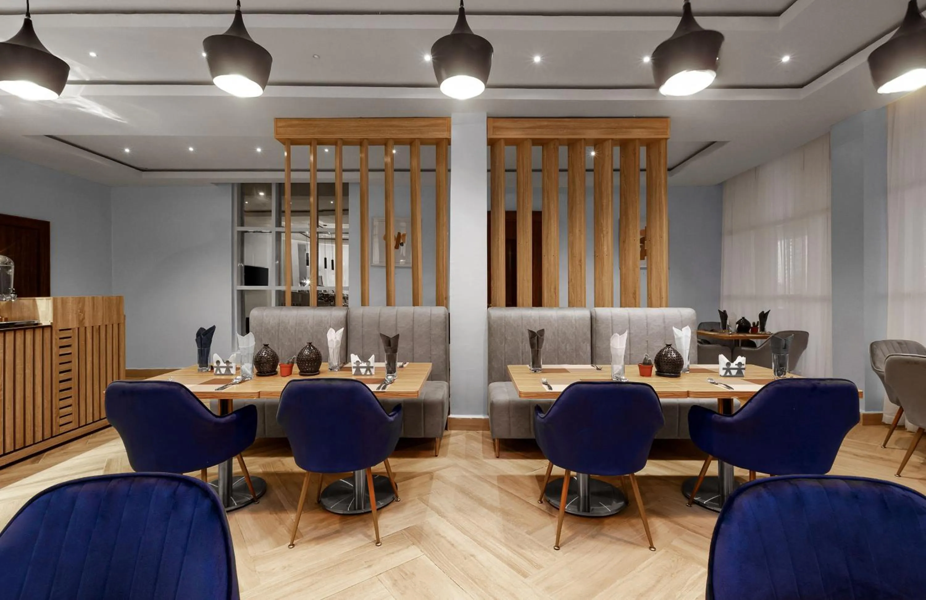 Restaurant/places to eat in Aveon Hotel