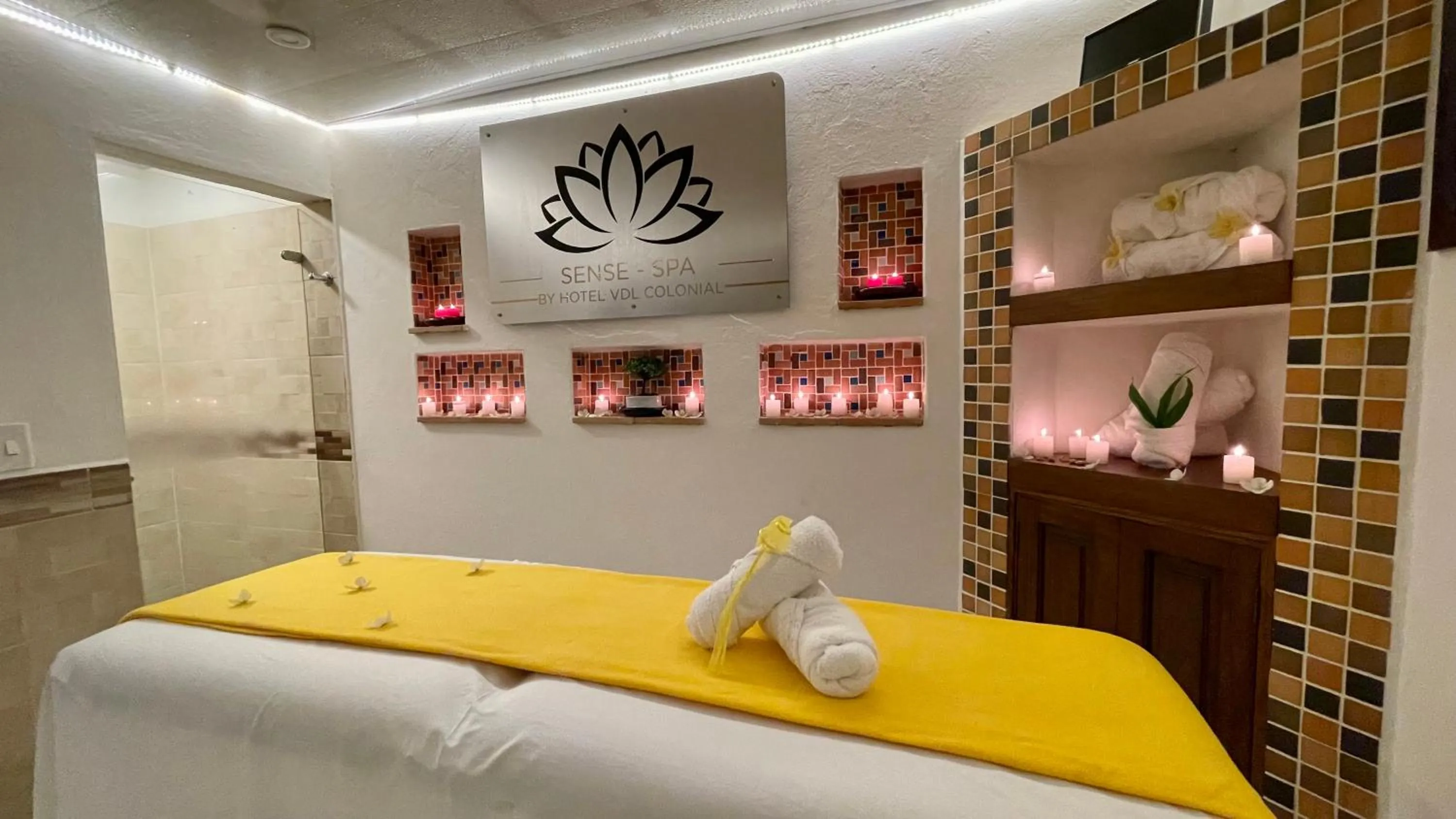 Massage, Bed in Hotel Boutique & Spa - VDL Colonial