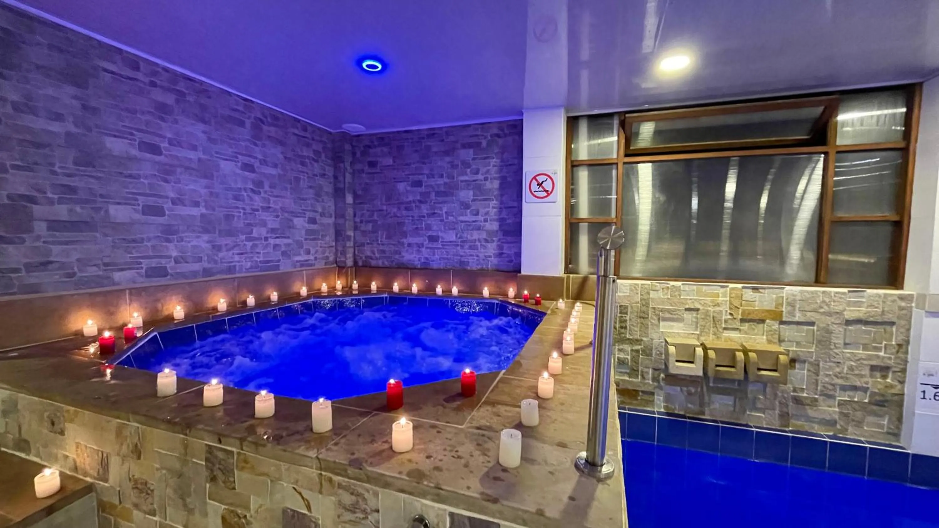 Hot Tub in Hotel Boutique & Spa - VDL Colonial