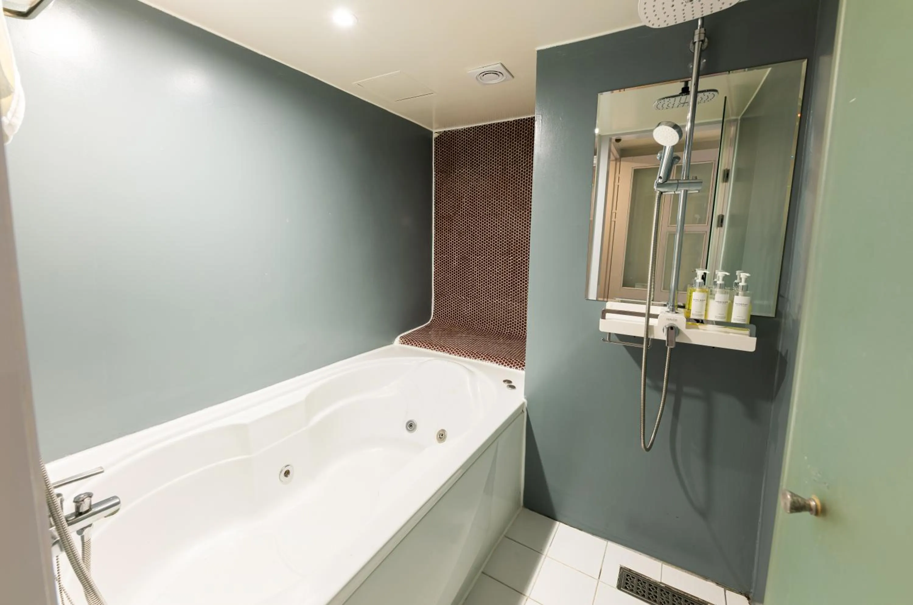 Bath in HOTEL LENITH Seomyeon