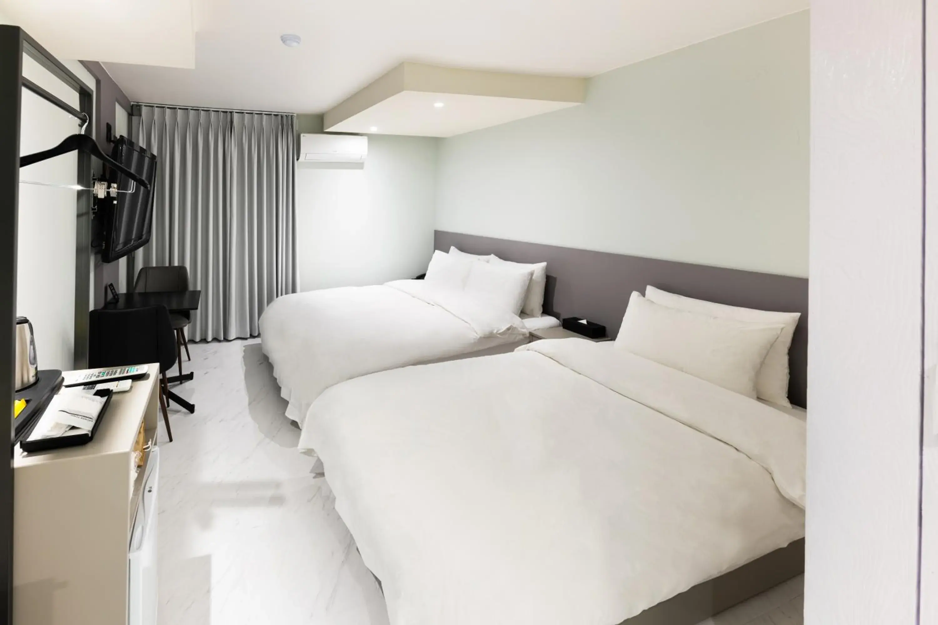 Deluxe Twin Room in HOTEL LENITH Seomyeon Deluxe Twin Room in HOTEL LENITH Seomyeon