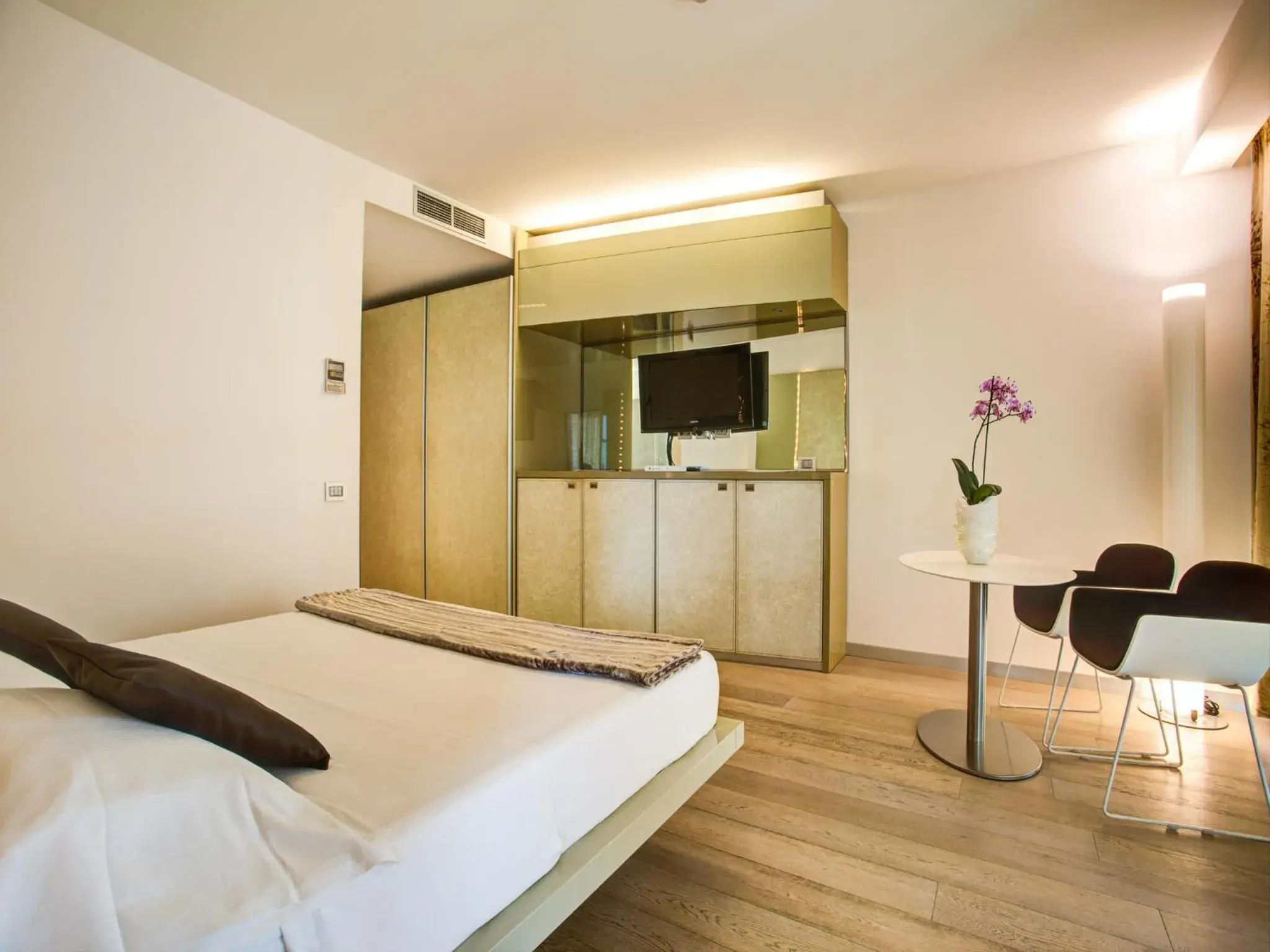 Comfort Single Room in Hotel Premier & Suites - Premier Resort Comfort Single Room in Hotel Premier & Suites - Premier Resort