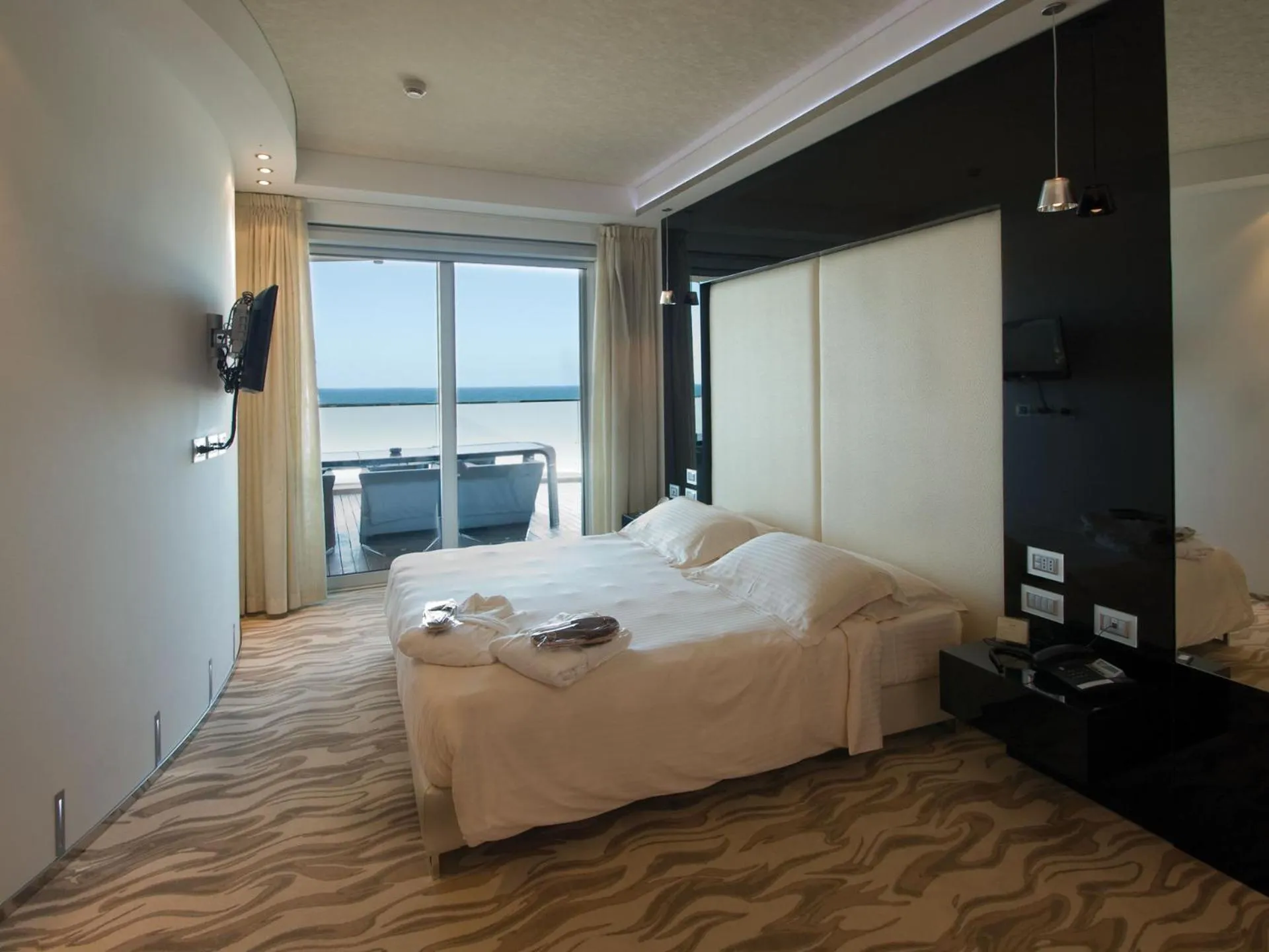 Bedroom, Bed in Hotel Premier & Suites - Premier Resort