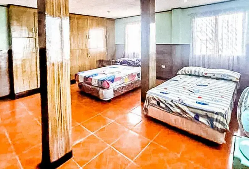 Family Room in RedDoorz @ Chelsea Bluewave Resort Masbate Family Room in RedDoorz @ Chelsea Bluewave Resort Masbate