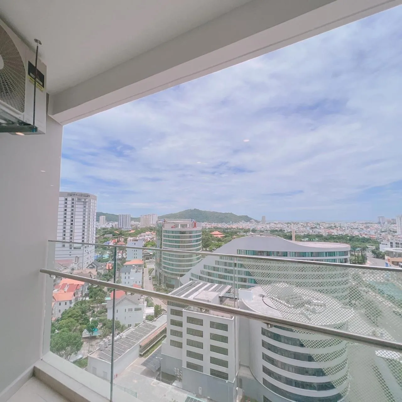 Day in THE SÓNG CONDOTEL APARTMENT VŨNG TÀU