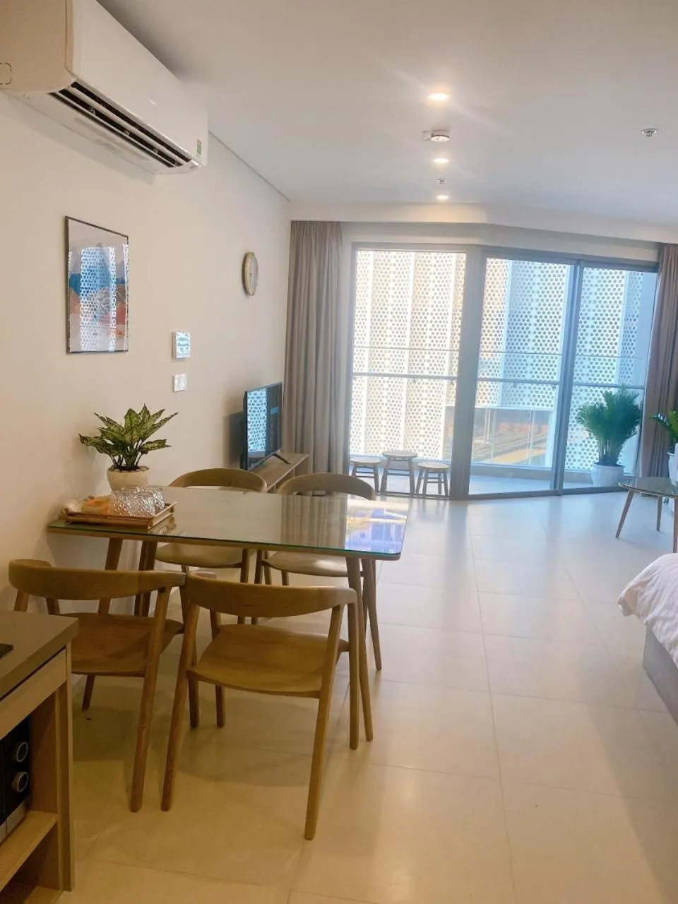 Balcony/Terrace, Bed in THE SÓNG CONDOTEL APARTMENT VŨNG TÀU