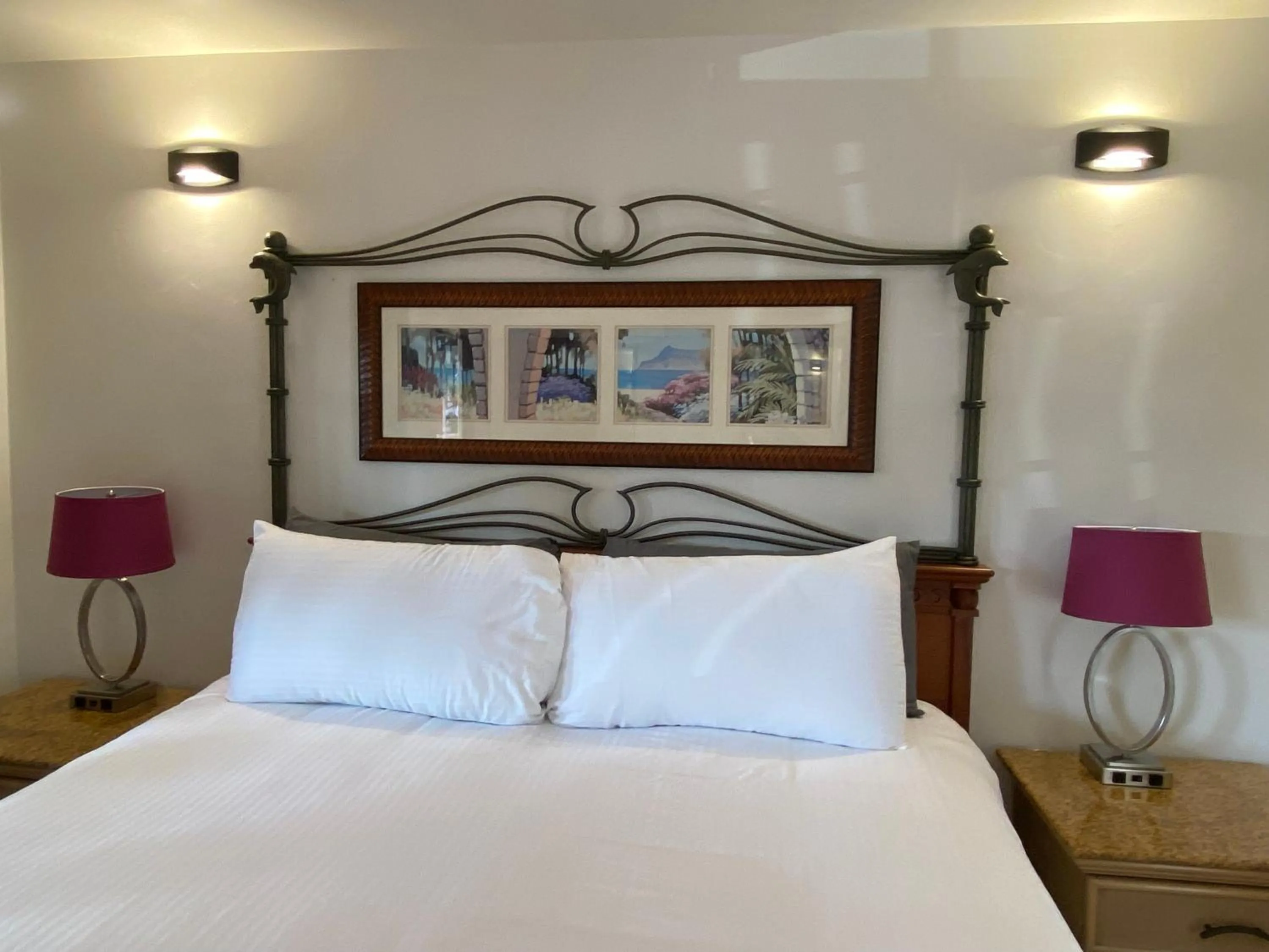 Bed in TIDE POOL VILLAS