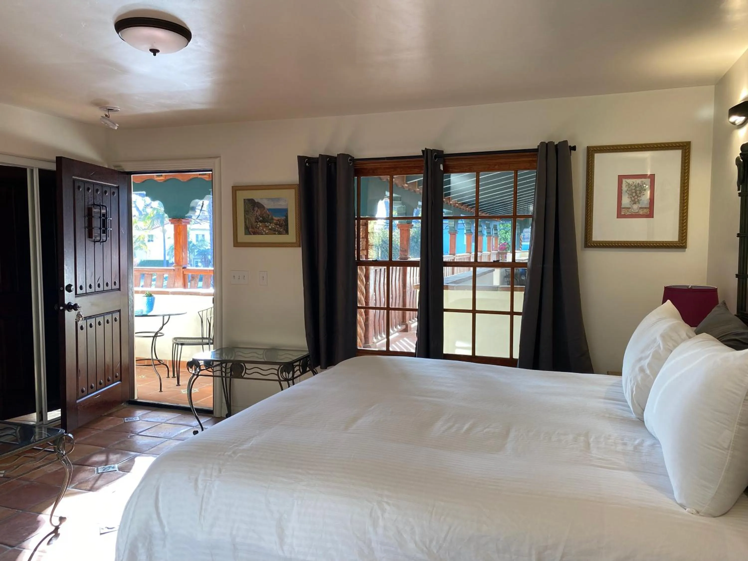 Bed in TIDE POOL VILLAS