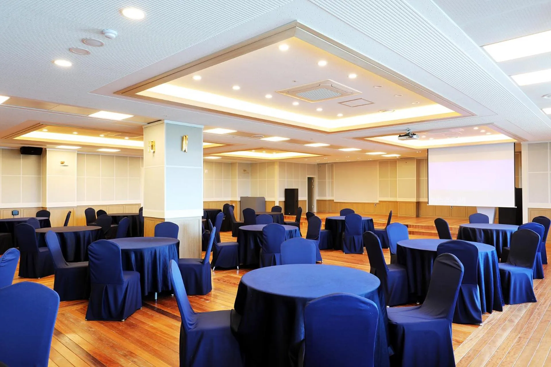 Banquet/Function facilities in Buan Tourist Hotel