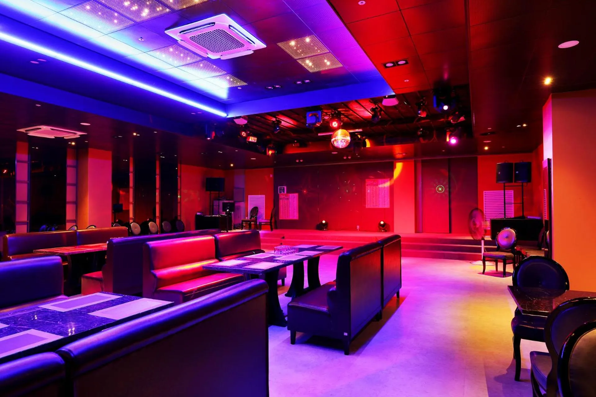 Nightclub / DJ in Buan Tourist Hotel