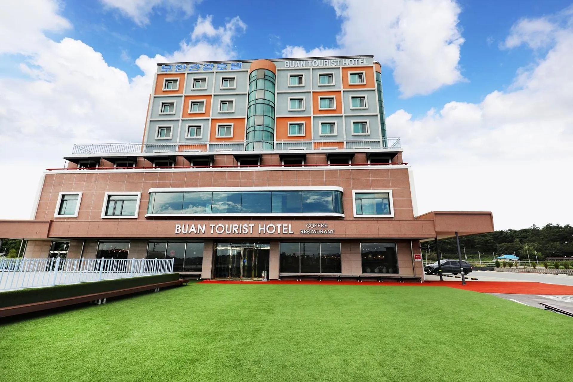 Facade/entrance in Buan Tourist Hotel