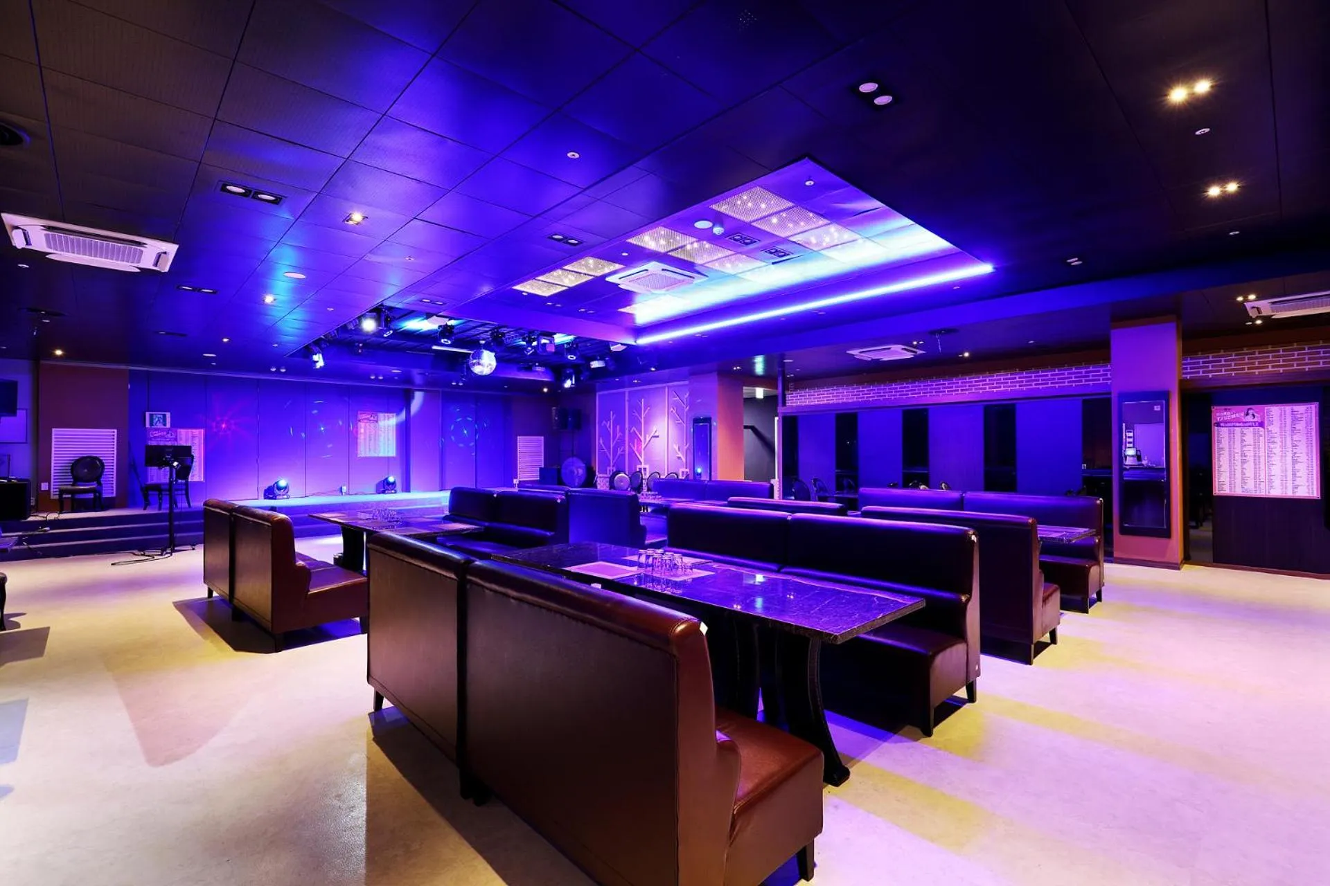 Nightclub / DJ in Buan Tourist Hotel