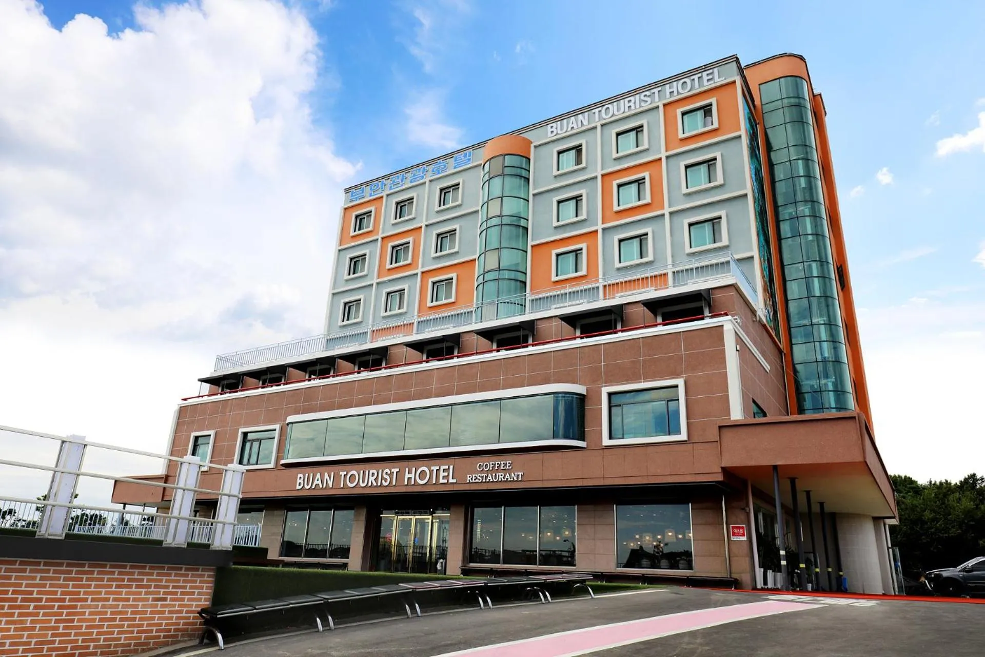 Facade/entrance in Buan Tourist Hotel