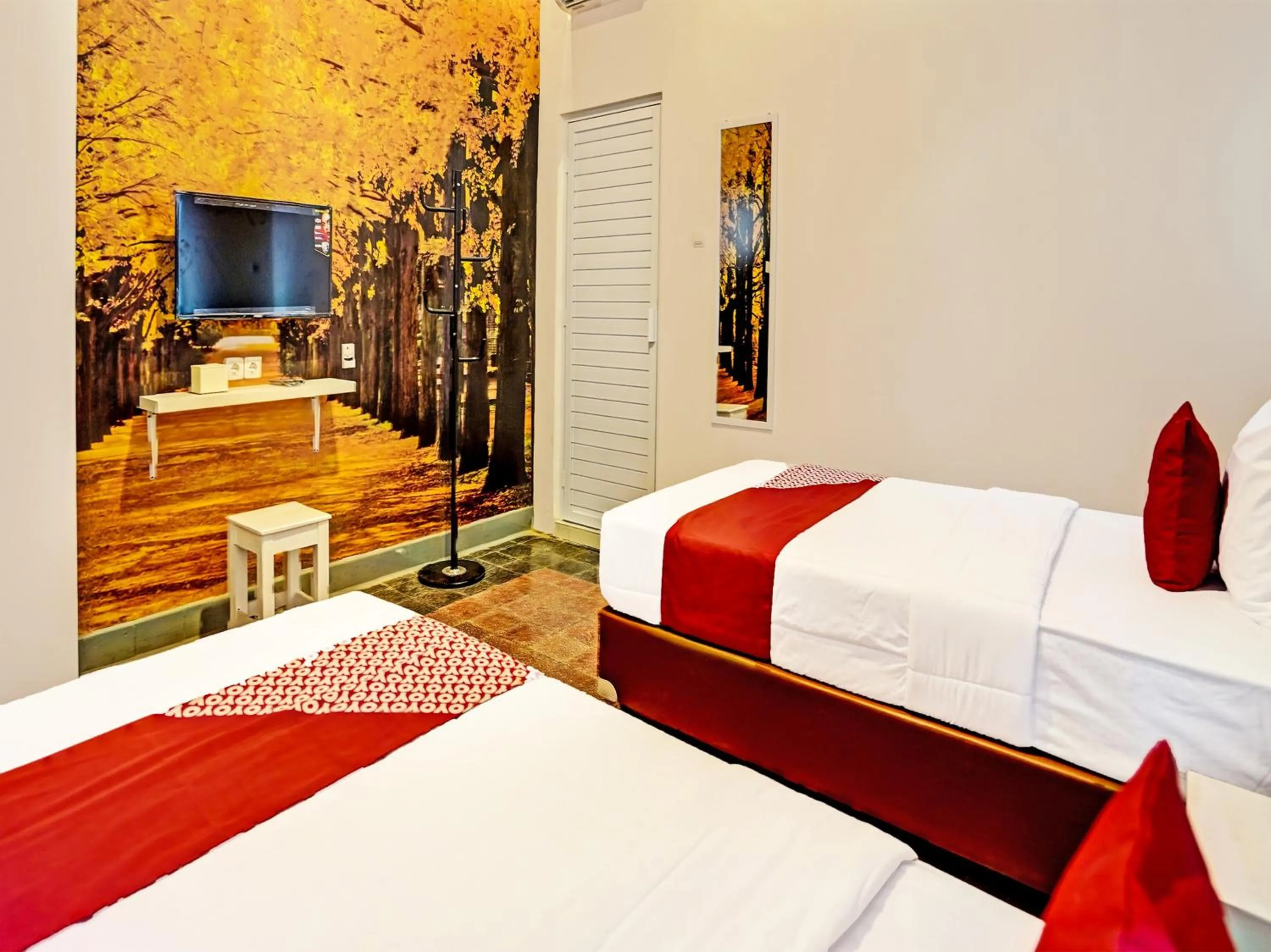 Bedroom, Bed in Hotel O Nawangwulan