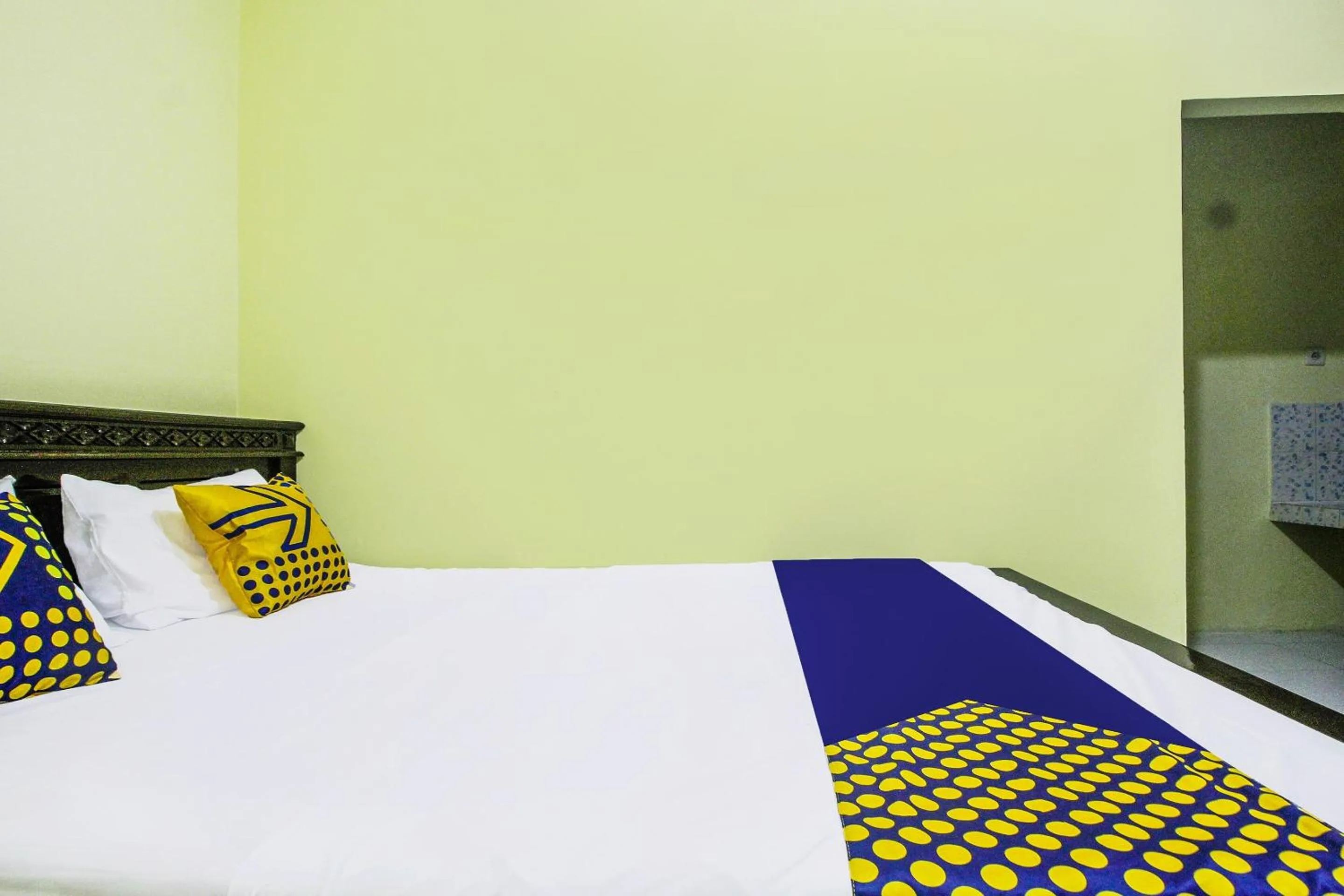 Bedroom, Bed in OYO Life 91606 Nadin Guest House Syariah