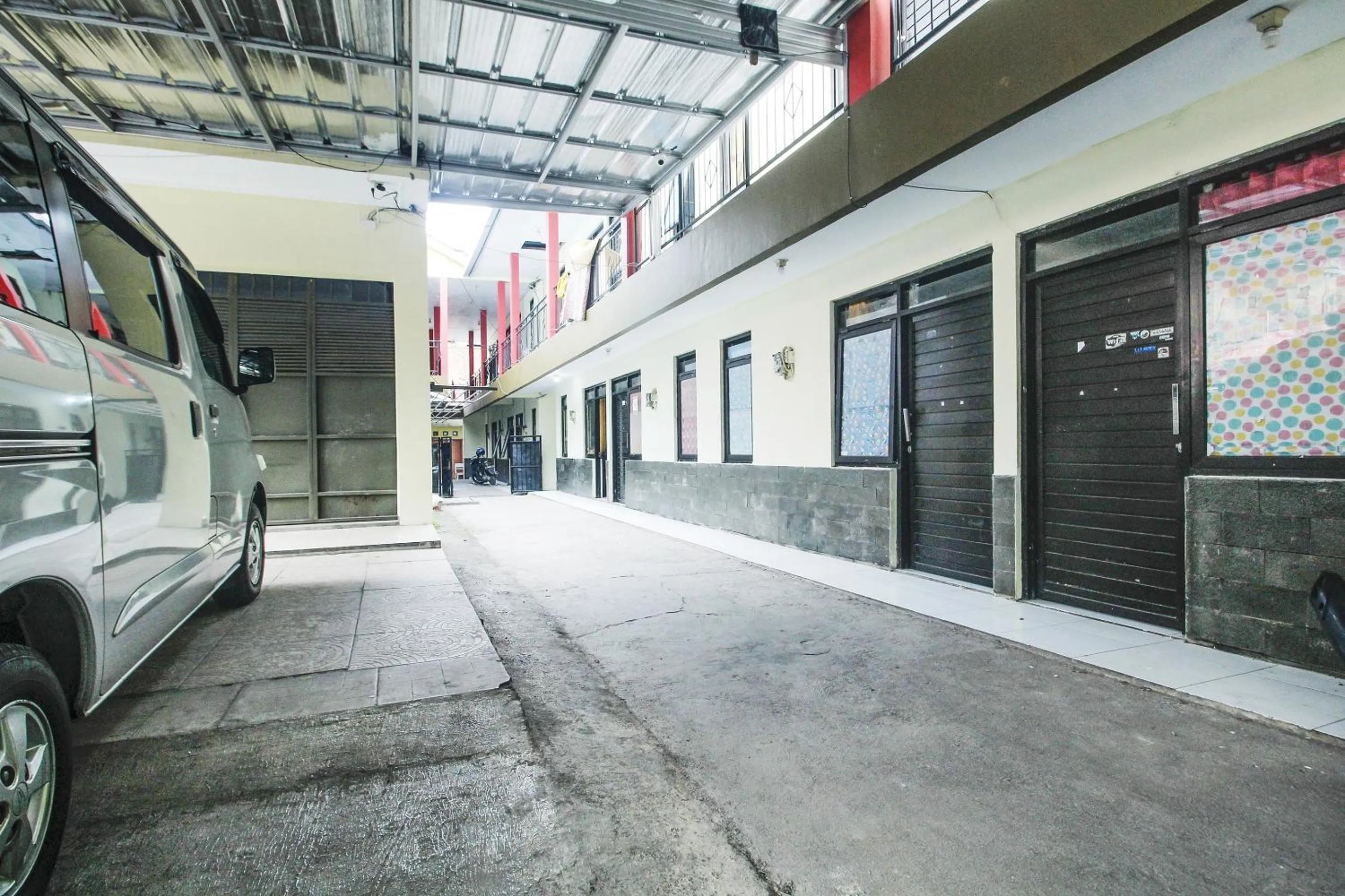 Lobby or reception in OYO Life 91606 Nadin Guest House Syariah