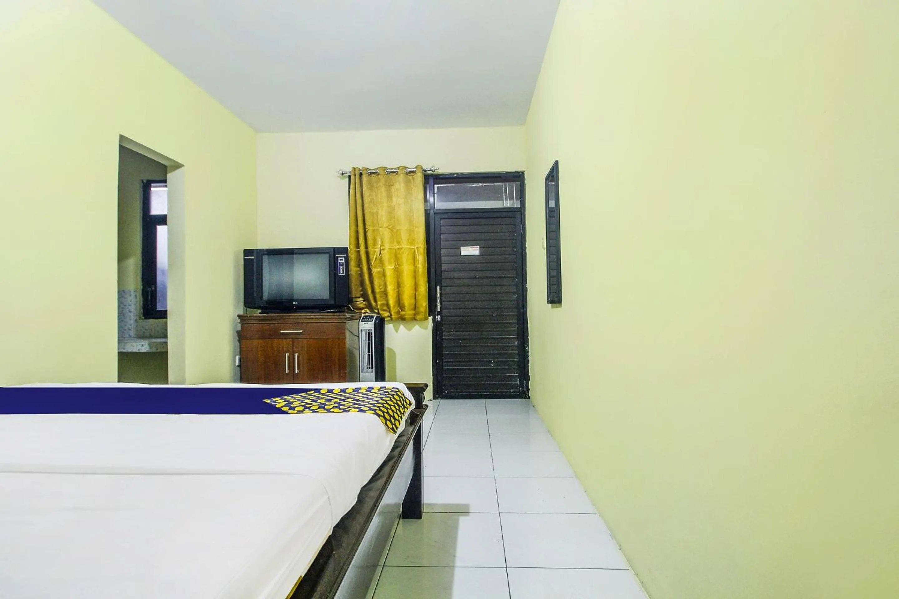 Bedroom, Bed in OYO Life 91606 Nadin Guest House Syariah
