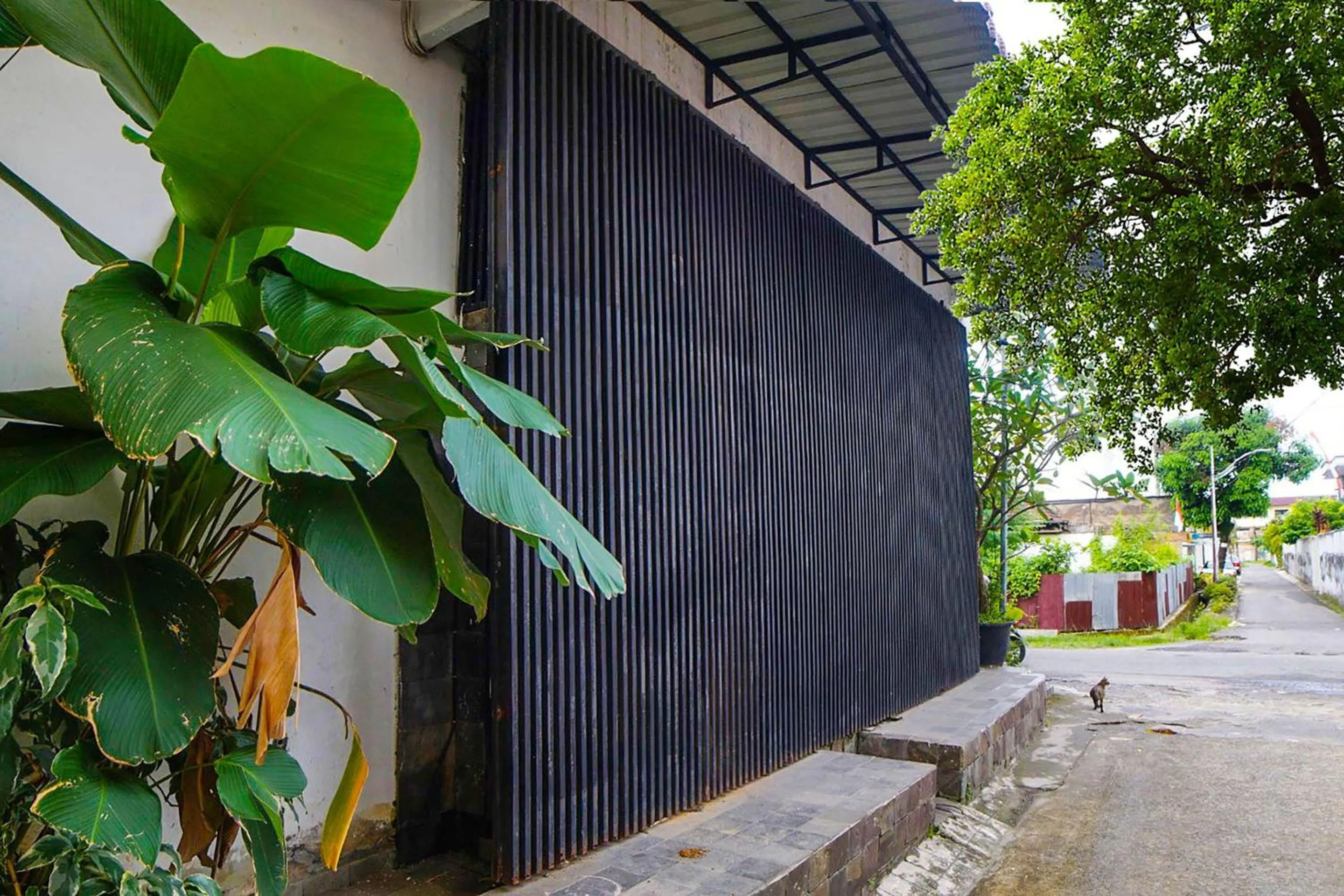 Facade/entrance in Hotel O Wika Wiki Homestay