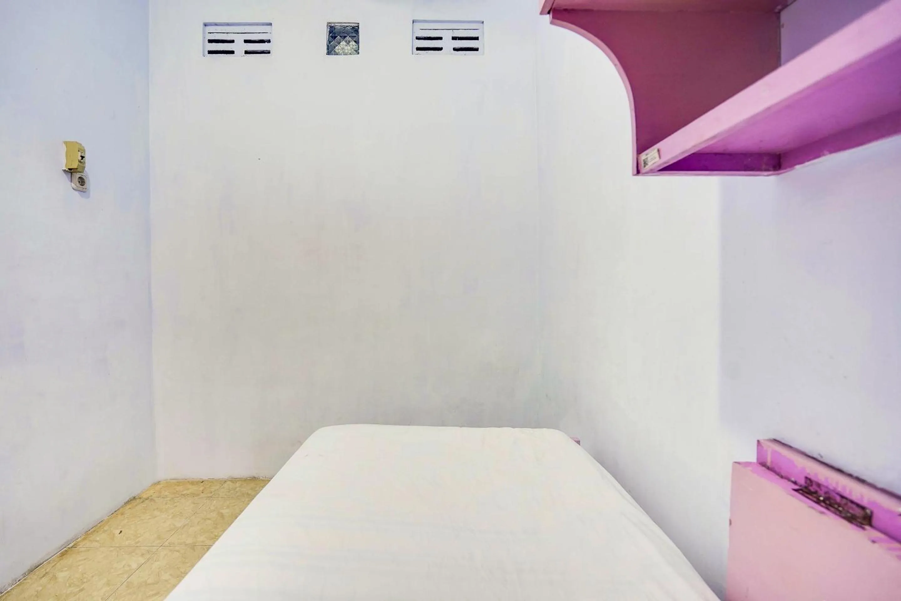 Bedroom in OYO Life 91626 Rr Kost Putri Syariah