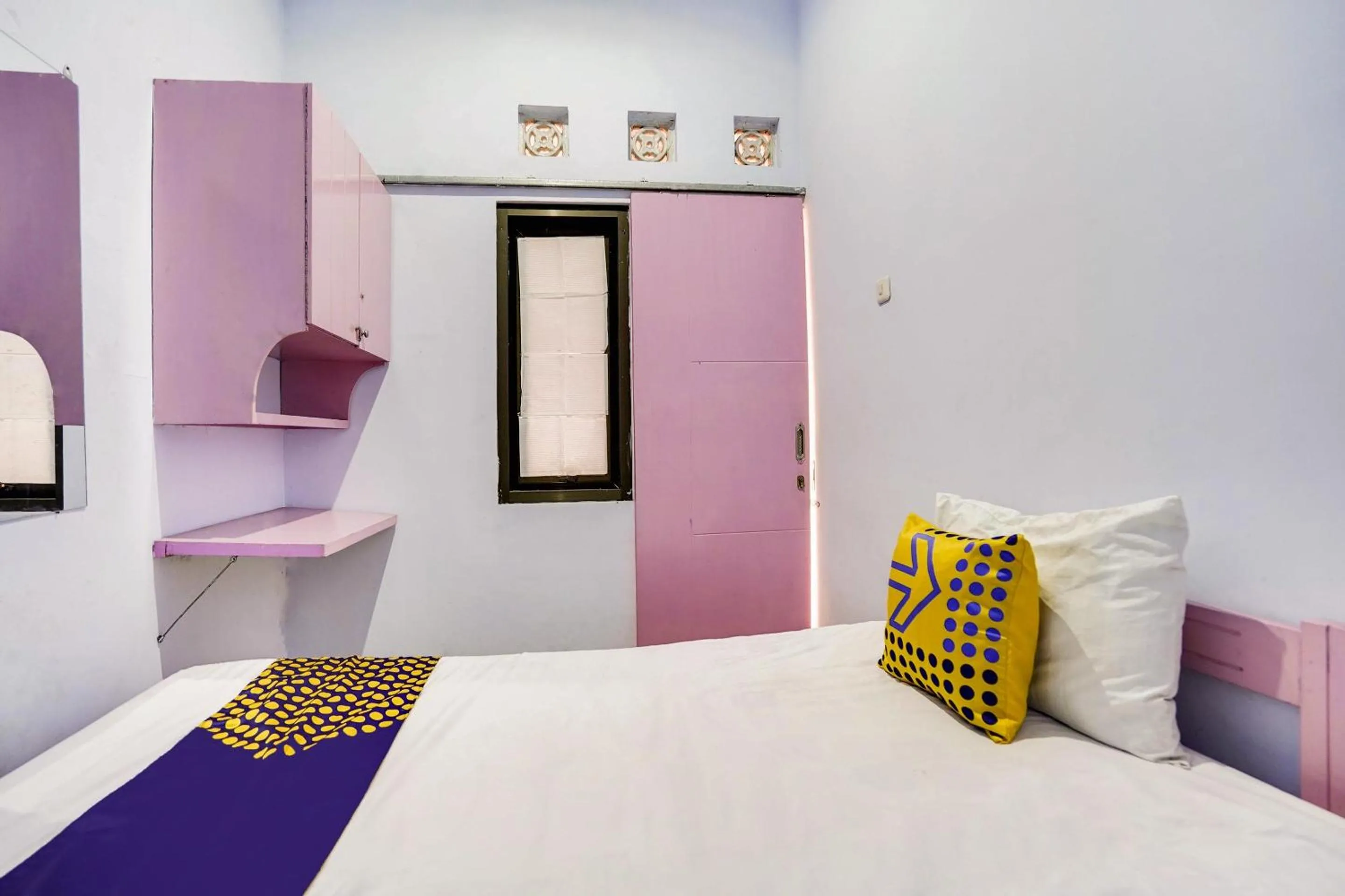 Bedroom in OYO Life 91626 Rr Kost Putri Syariah