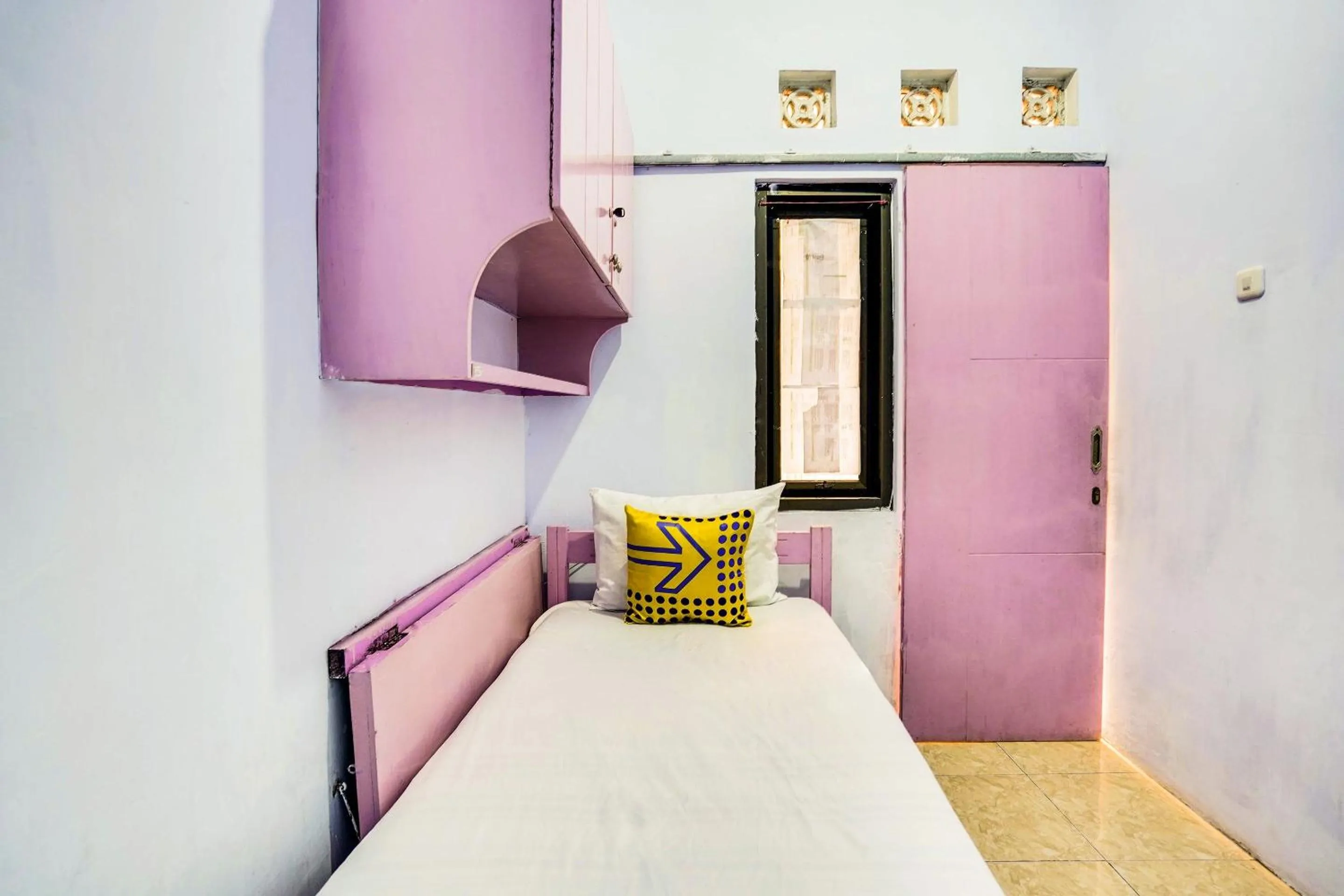 Bedroom in OYO Life 91626 Rr Kost Putri Syariah