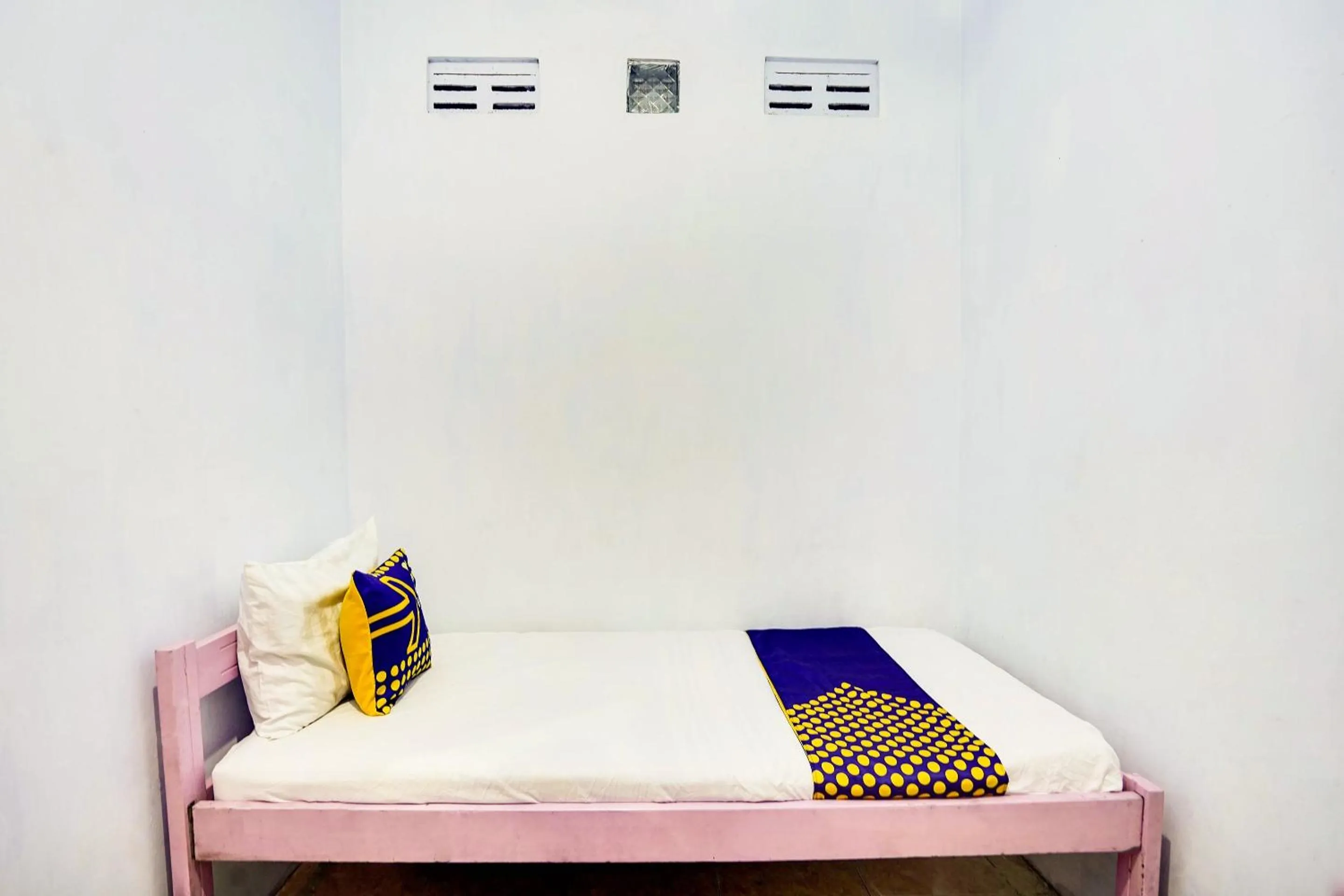 Bedroom in OYO Life 91626 Rr Kost Putri Syariah