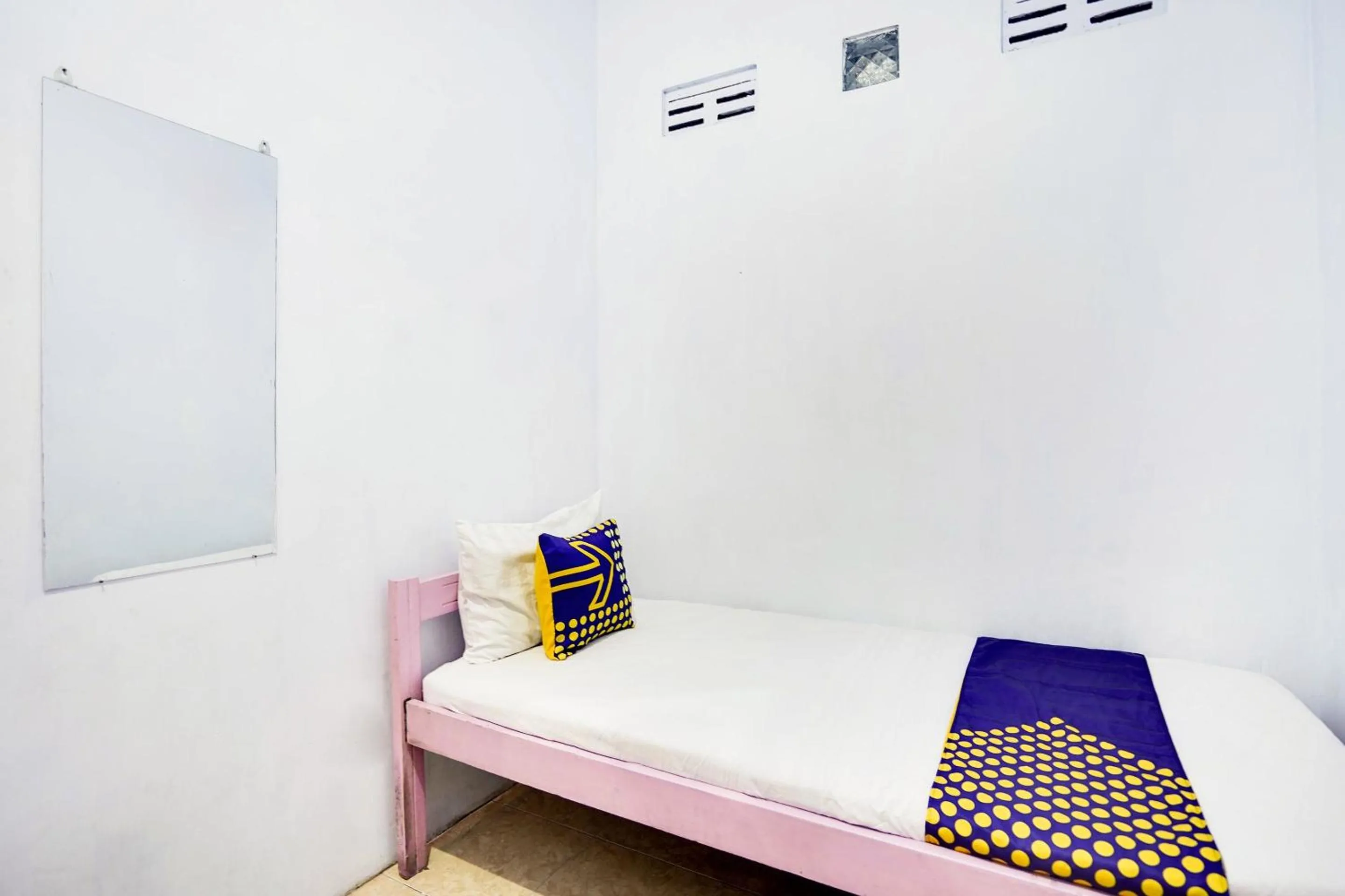 Bedroom in OYO Life 91626 Rr Kost Putri Syariah