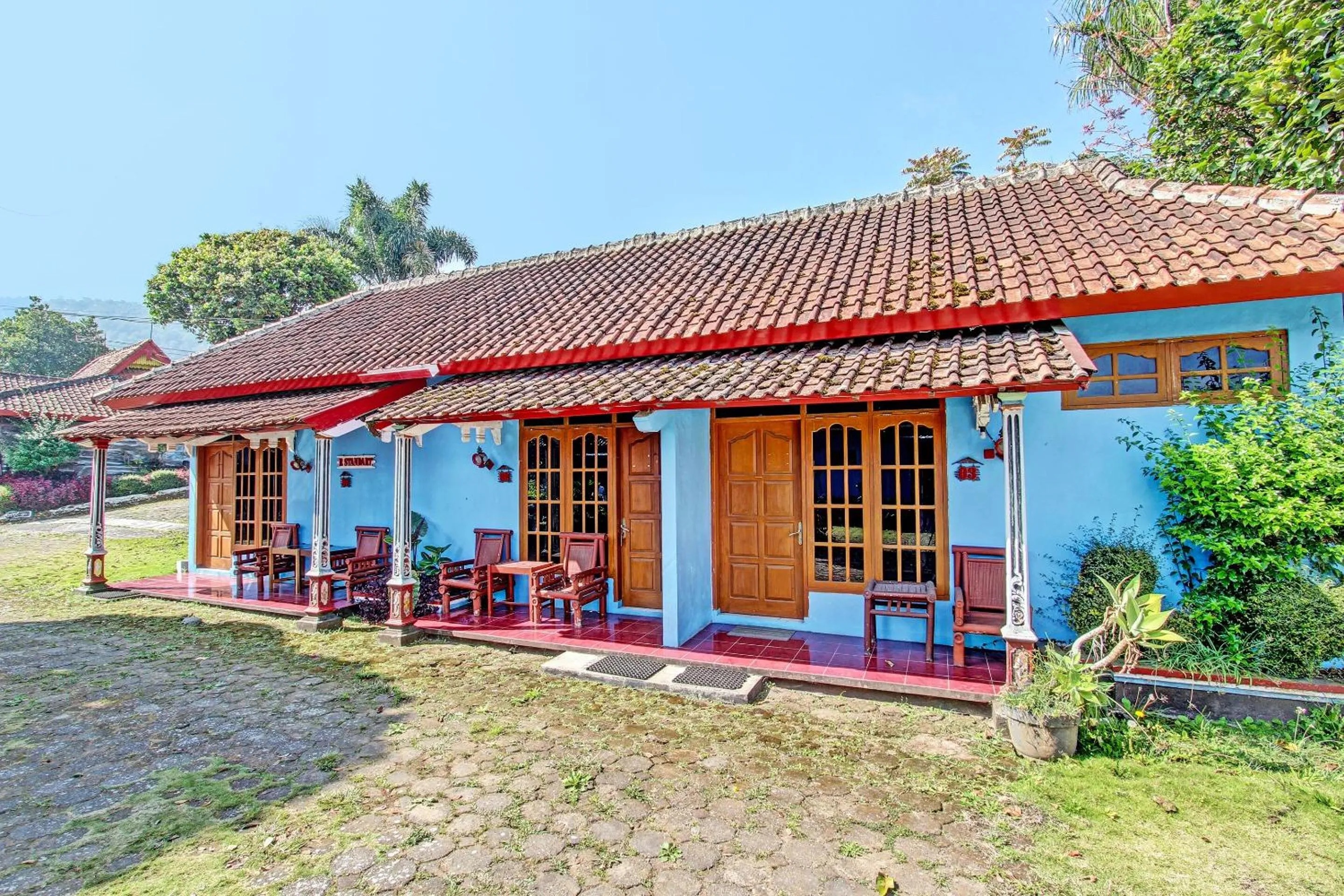 Facade/entrance in Capital O 91644 Loka Hause