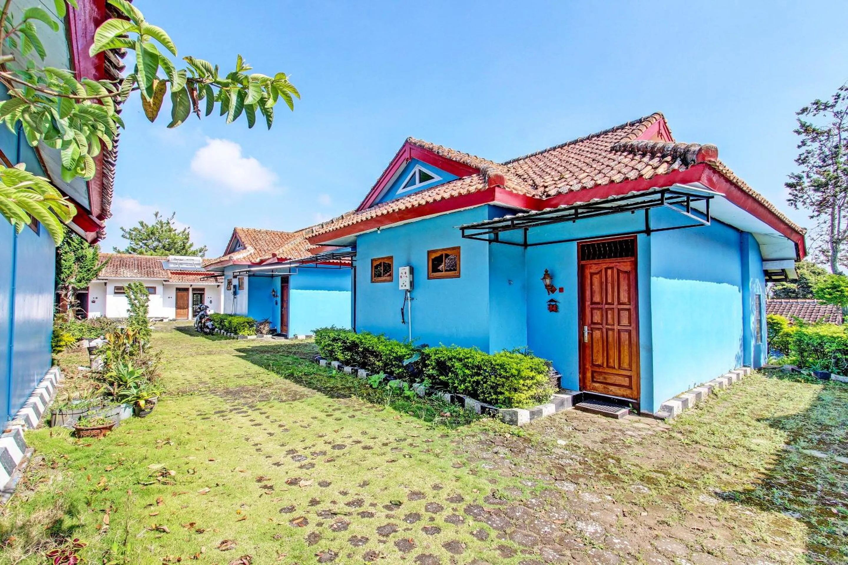 Facade/entrance in Capital O 91644 Loka Hause