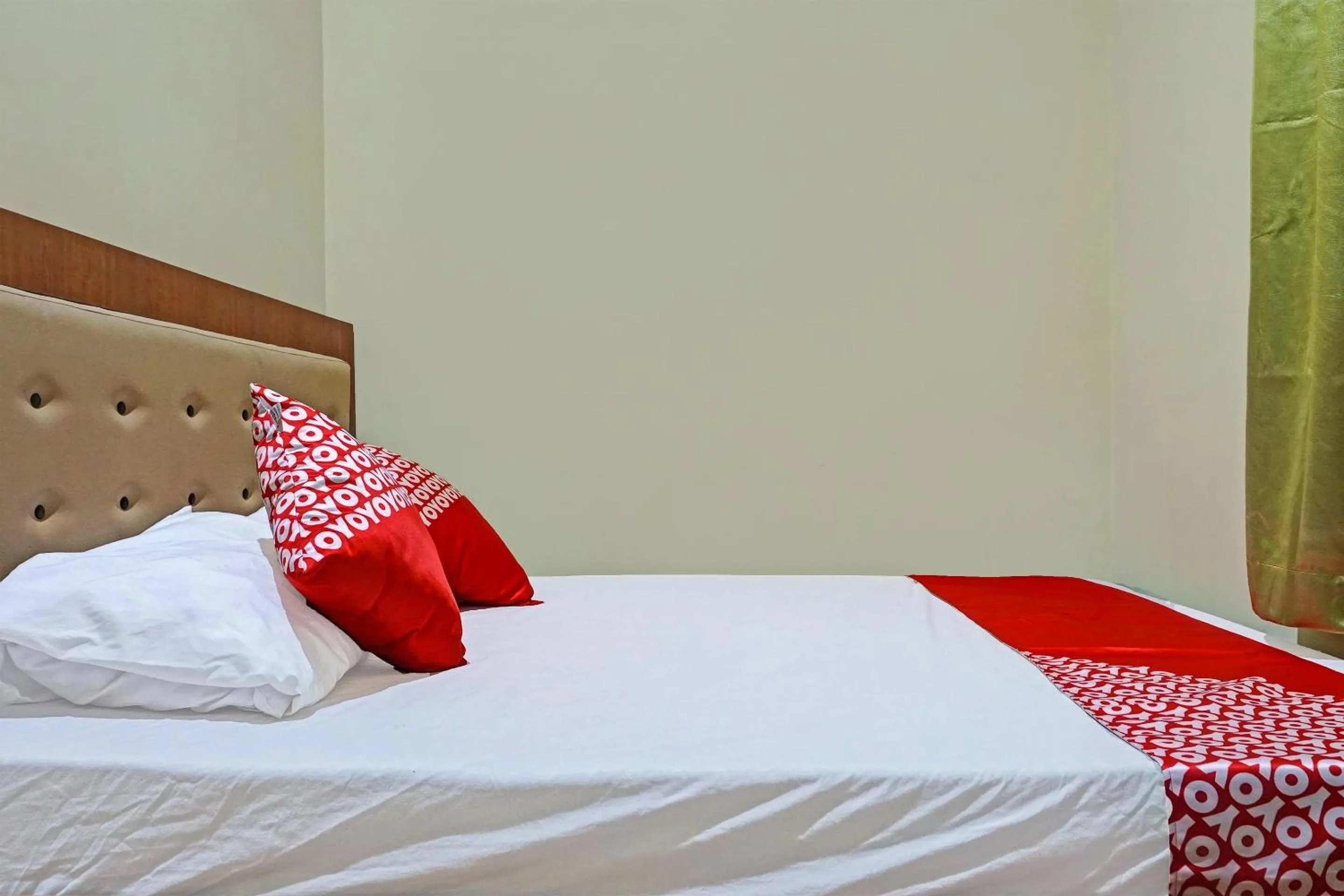 Bedroom, Bed in Hotel O Orange Homestay Makassar