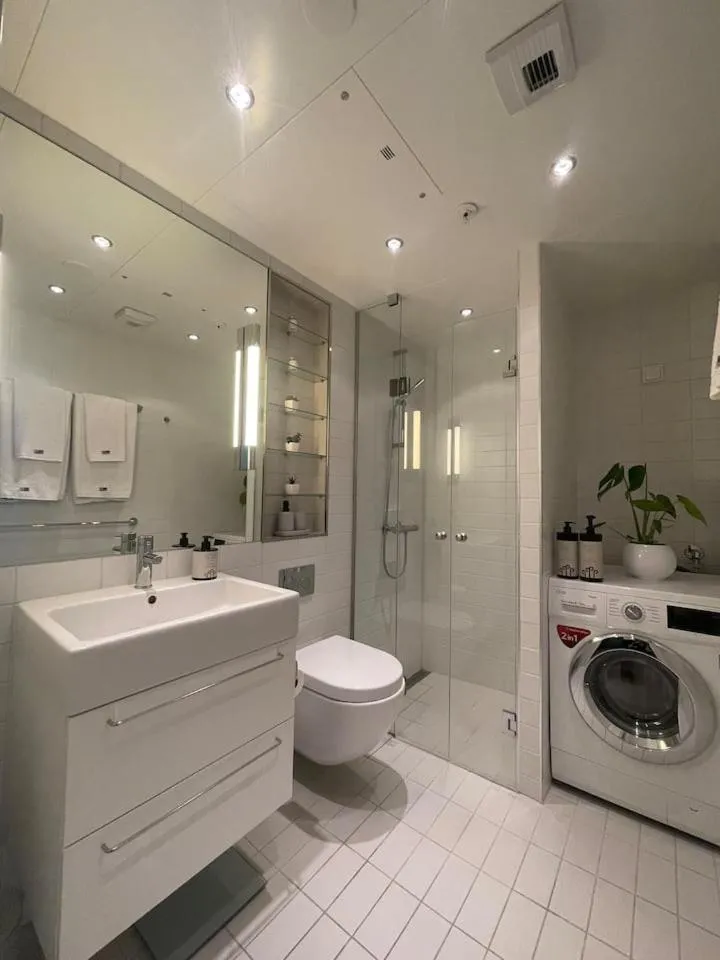 Shower in Bright & exclusive 1BR in Prime Location, located on water in Oslo center with see view to Oslo fjord