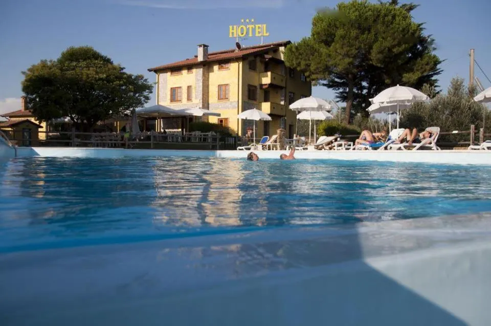 Swimming pool in Tenuta La Lupa