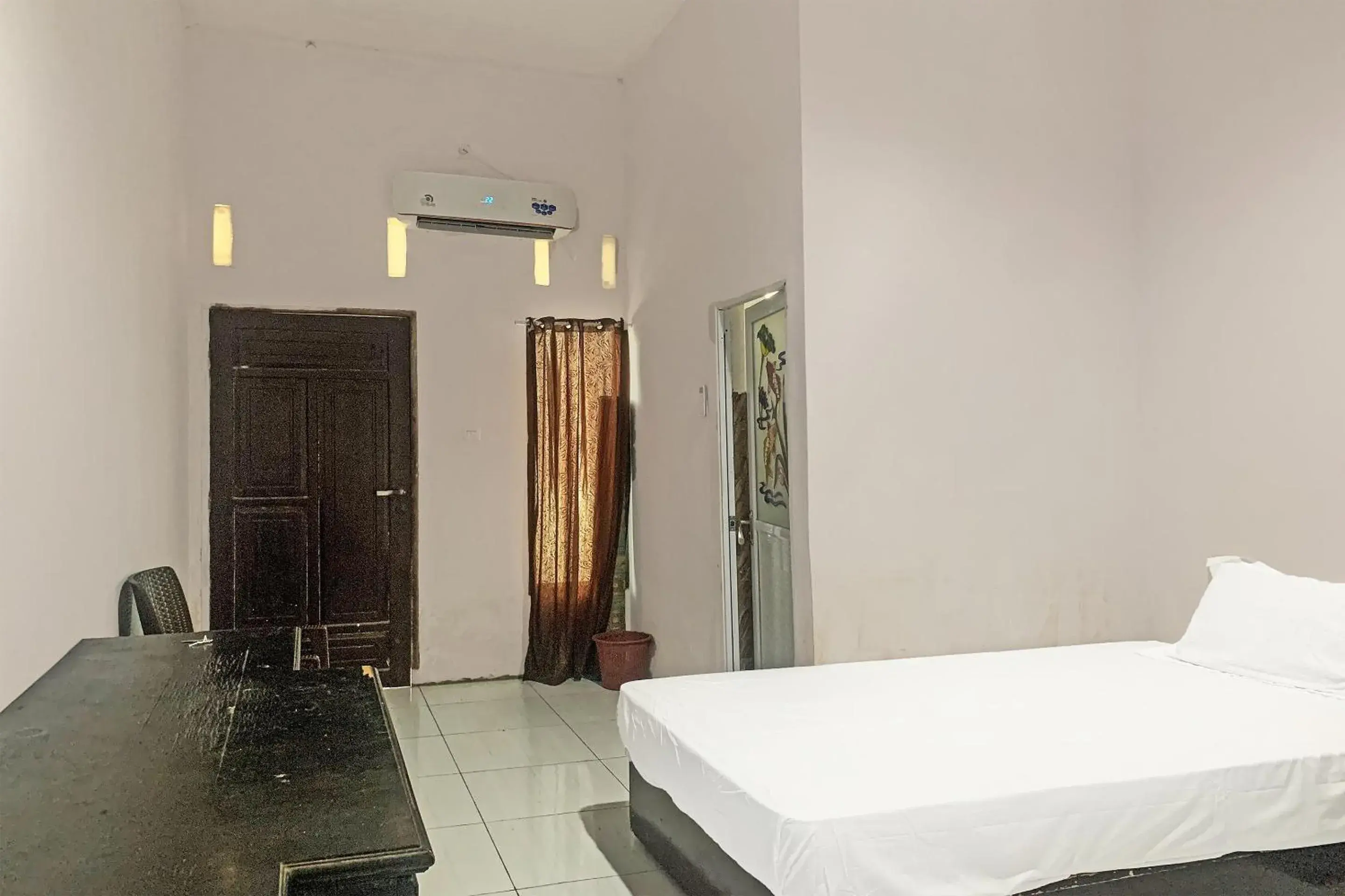 Standard Twin Room in Hotel O Penginapan Radja Jeneponto Standard Twin Room in Hotel O Penginapan Radja Jeneponto