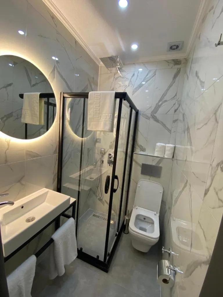 Shower in Santra Bosphorus Hotel