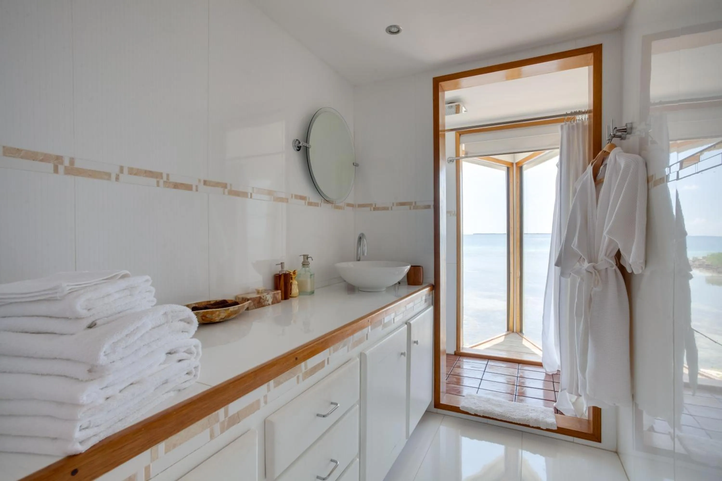 Bathroom, Bed in Royal Belize