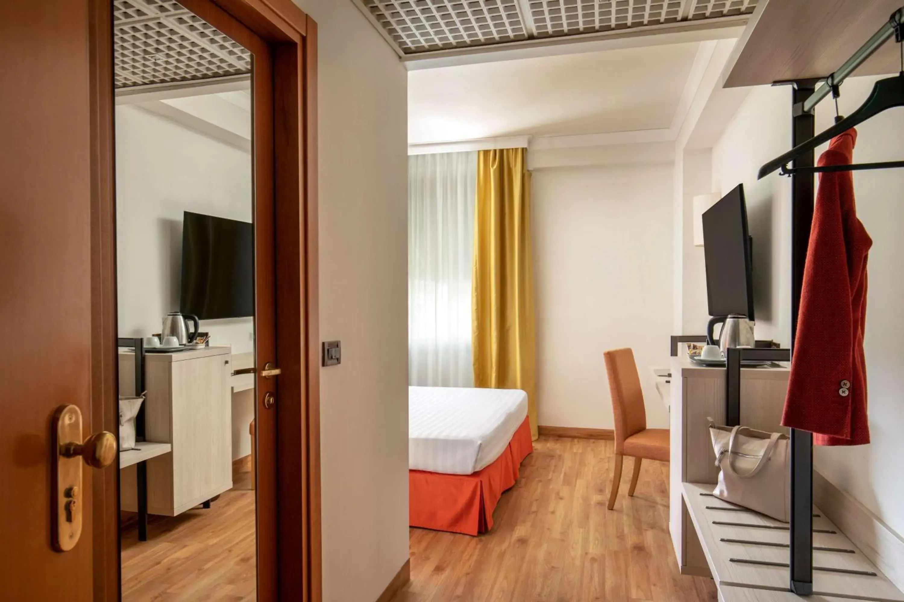 Executive Queen Room with Mini-bar - Pool View in Best Western Park Hotel Roma Nord Executive Queen Room with Mini-bar - Pool View in Best Western Park Hotel Roma Nord