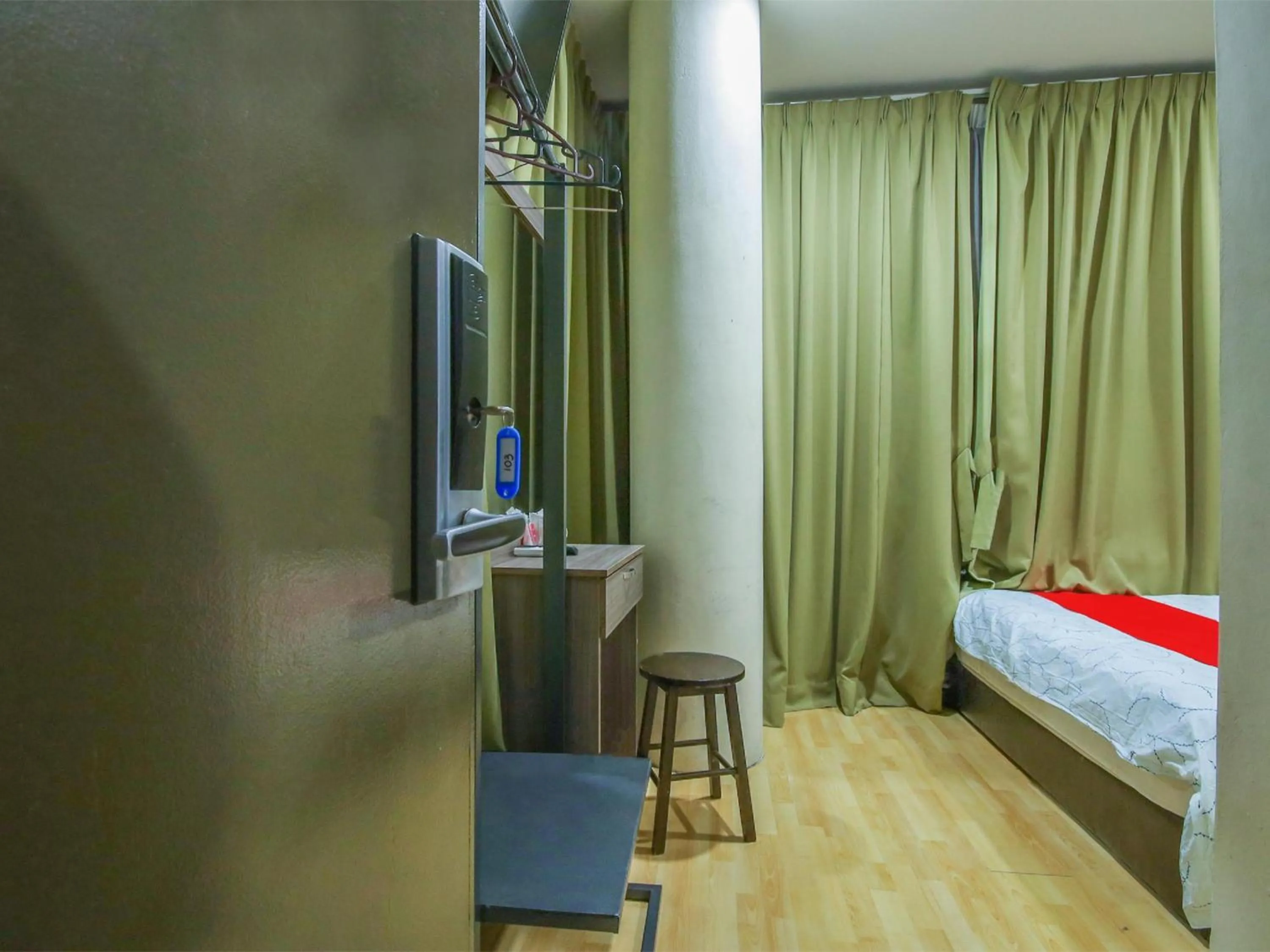 Photo of the whole room, Bed in Capital O 812 Hotel SMC Seksyen 13