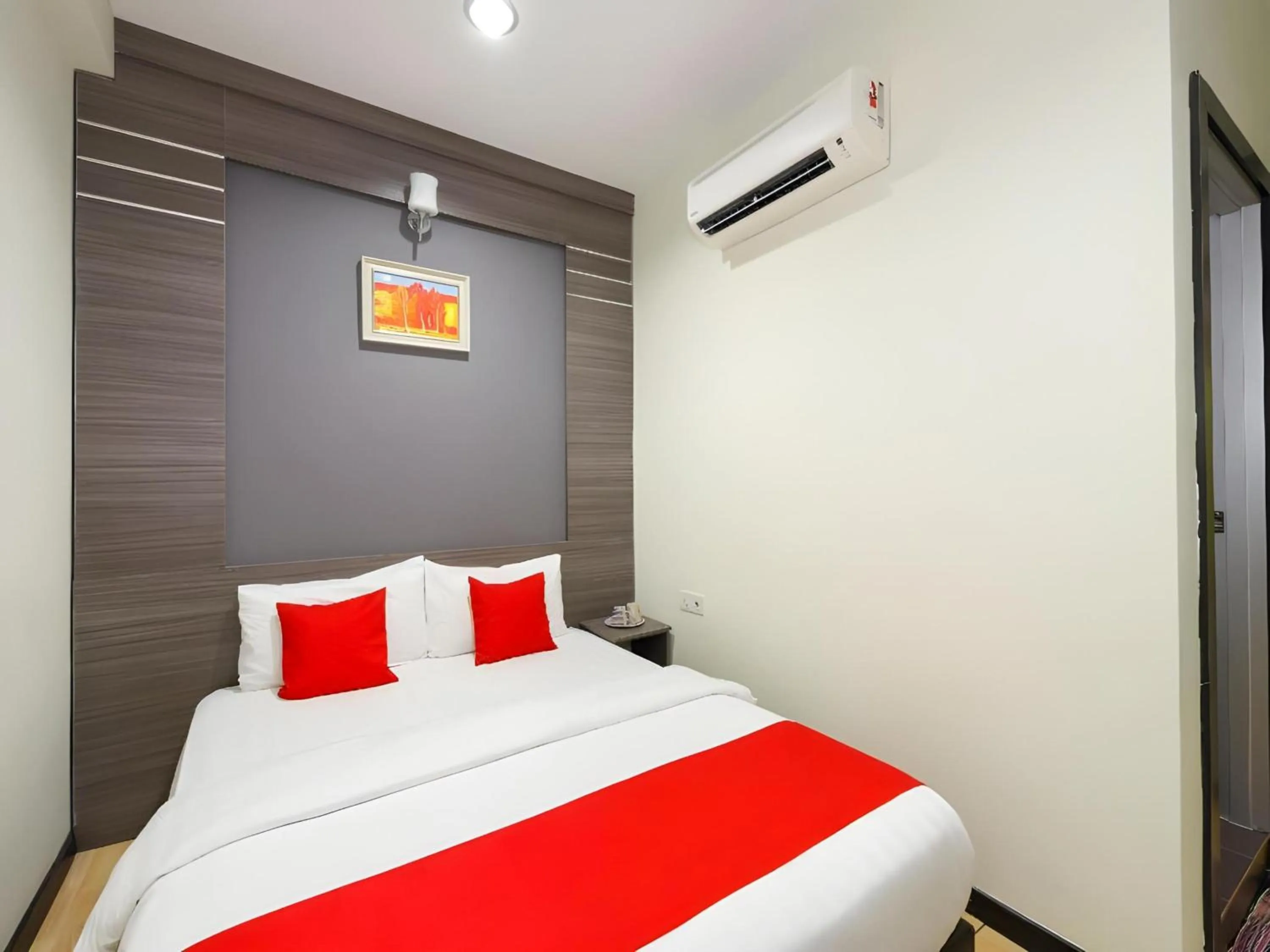 Photo of the whole room, Bed in Capital O 812 Hotel SMC Seksyen 13