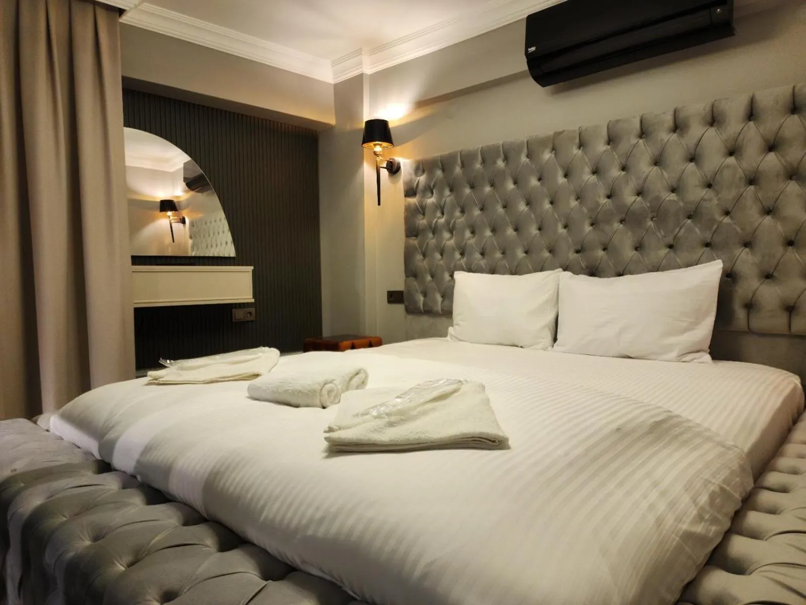 Bed in TALLES CITY HOTEL