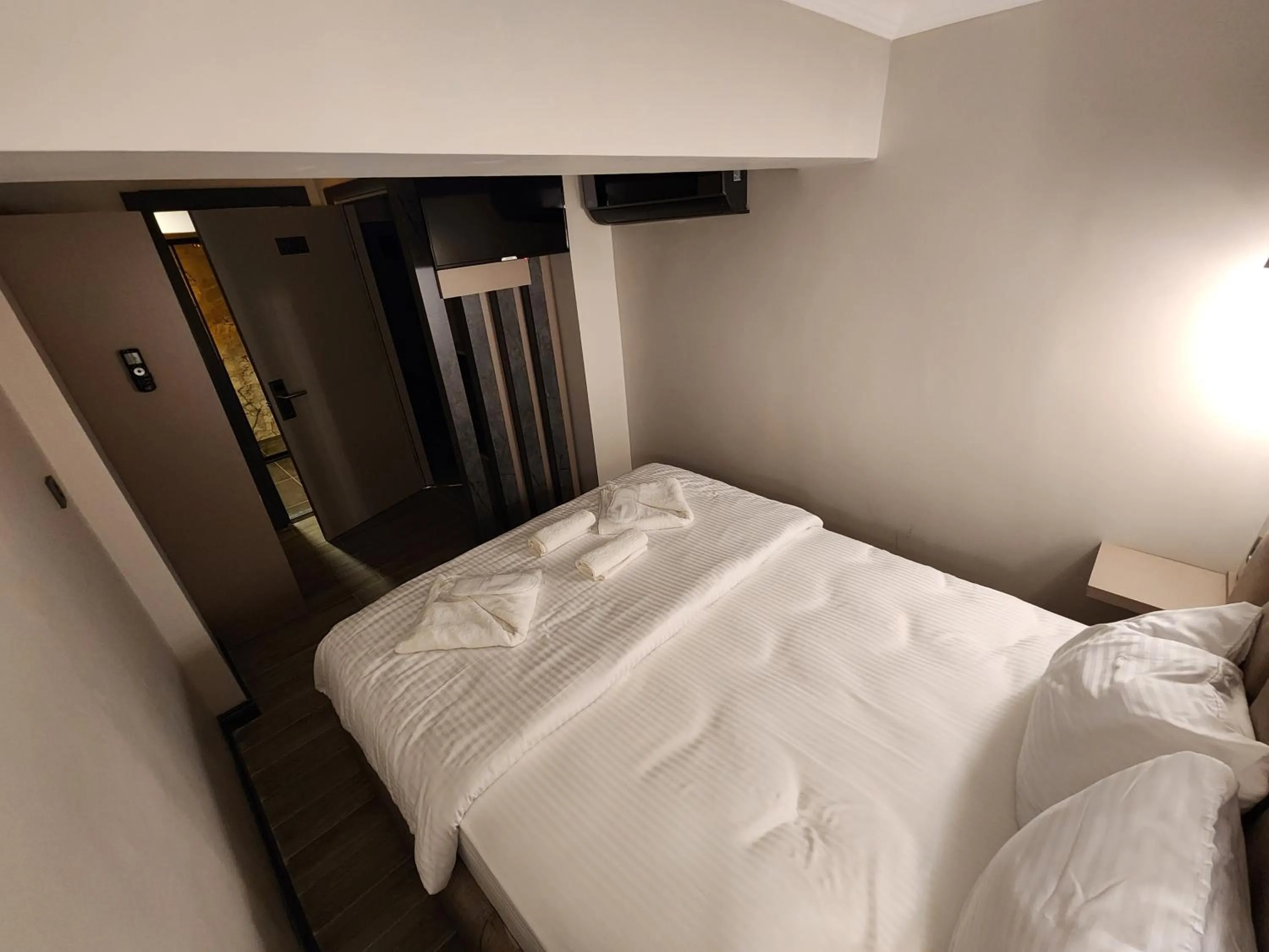 Bed in TALLES CITY HOTEL