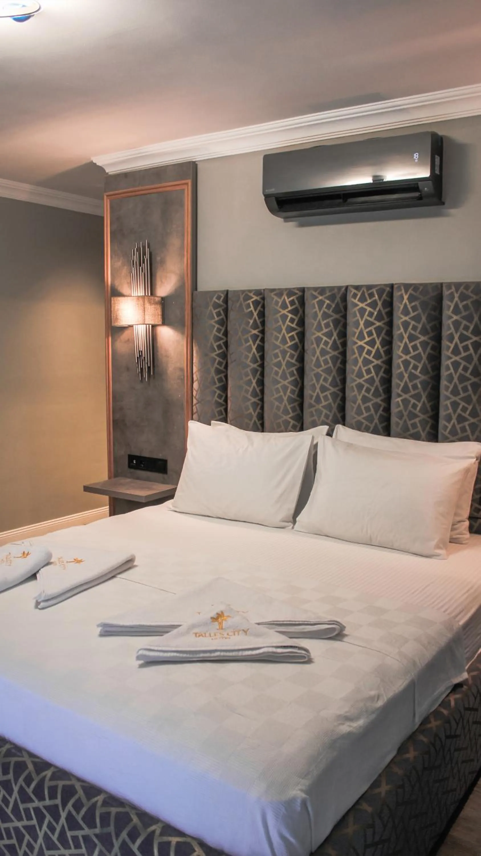 Bed in TALLES CITY HOTEL