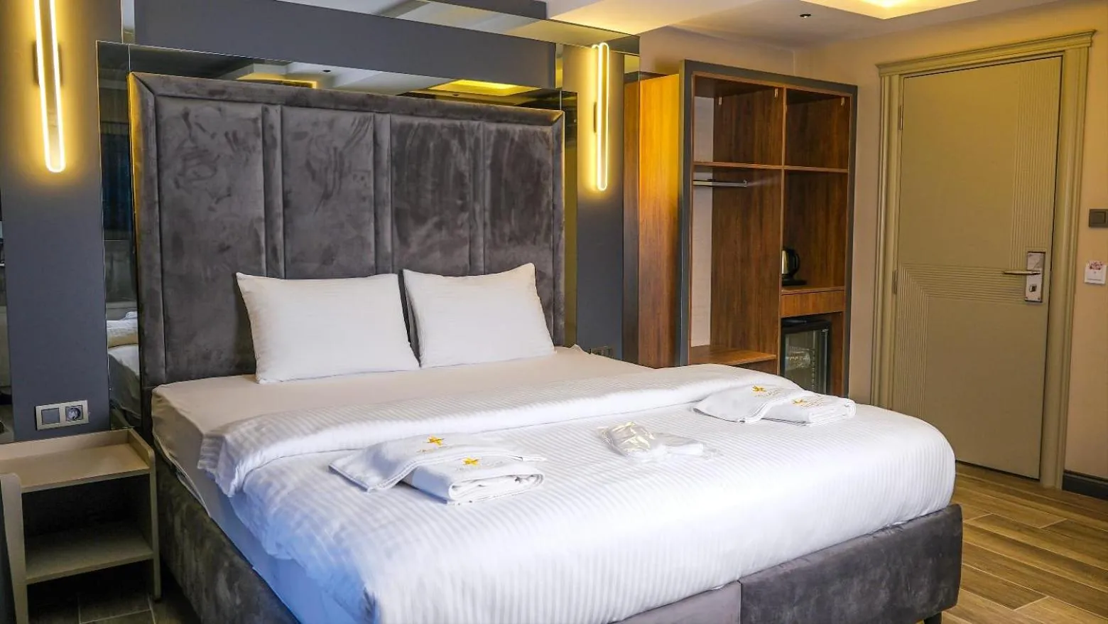 Bed in TALLES CITY HOTEL