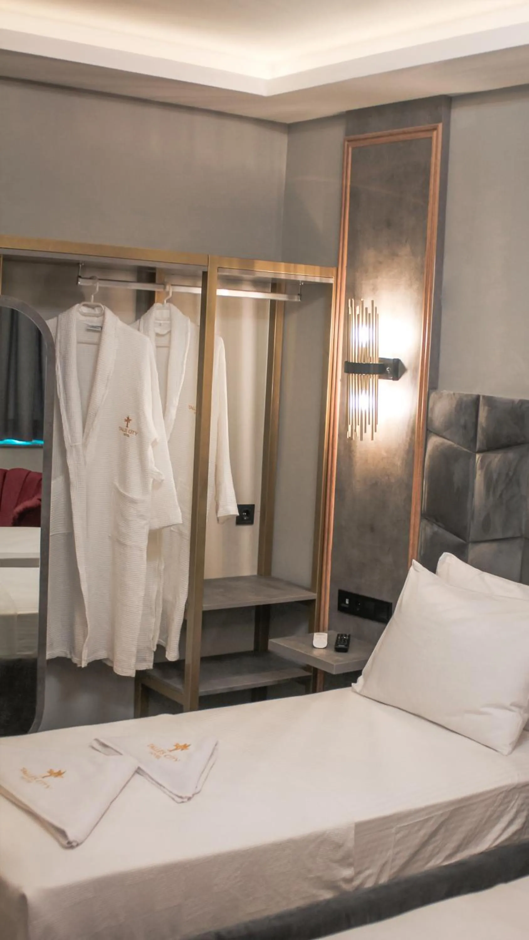 Bed in TALLES CITY HOTEL