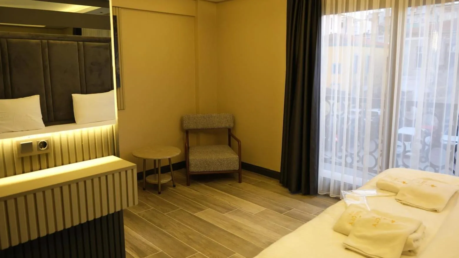 Bed in TALLES CITY HOTEL