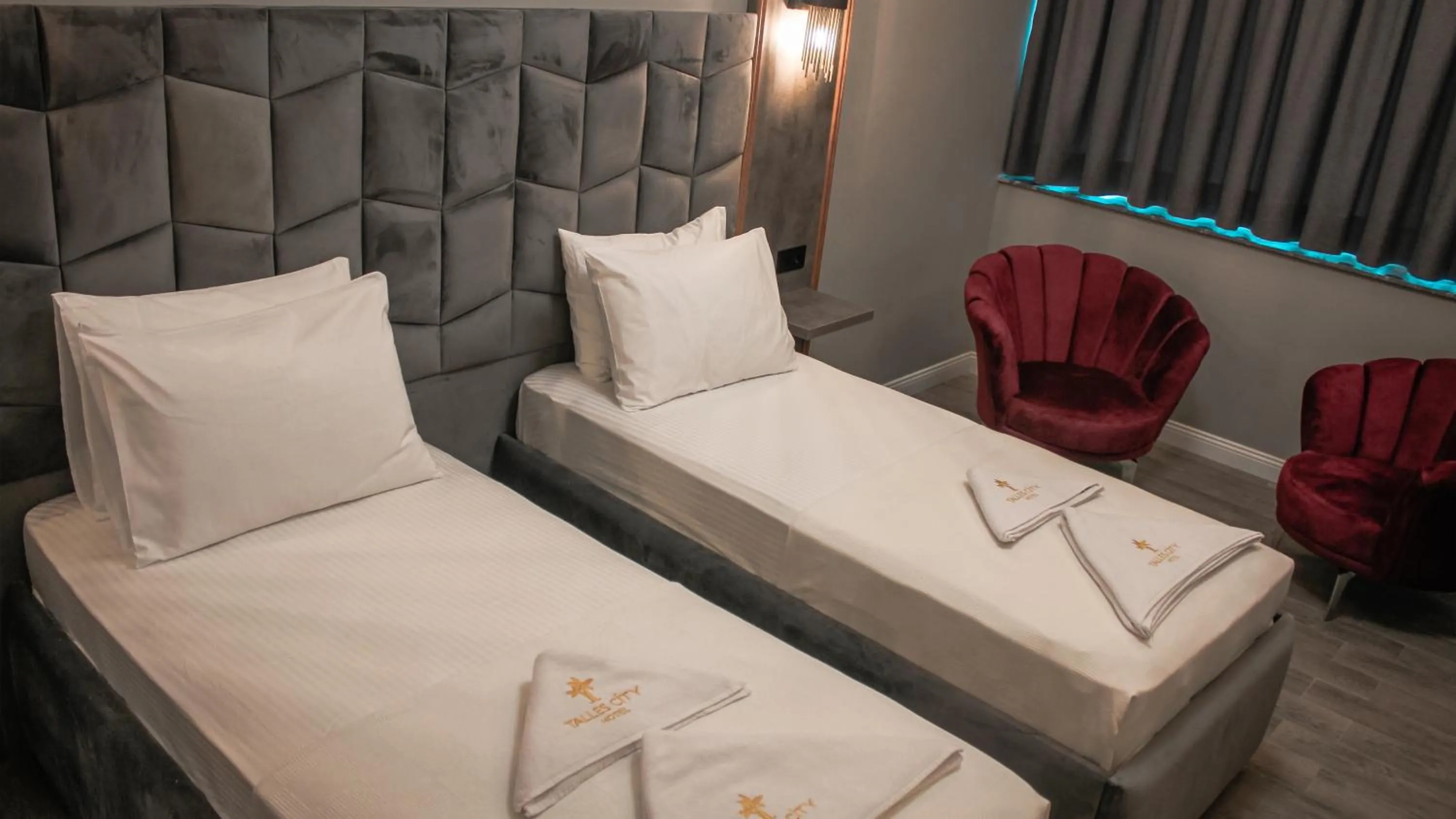 Bed in TALLES CITY HOTEL