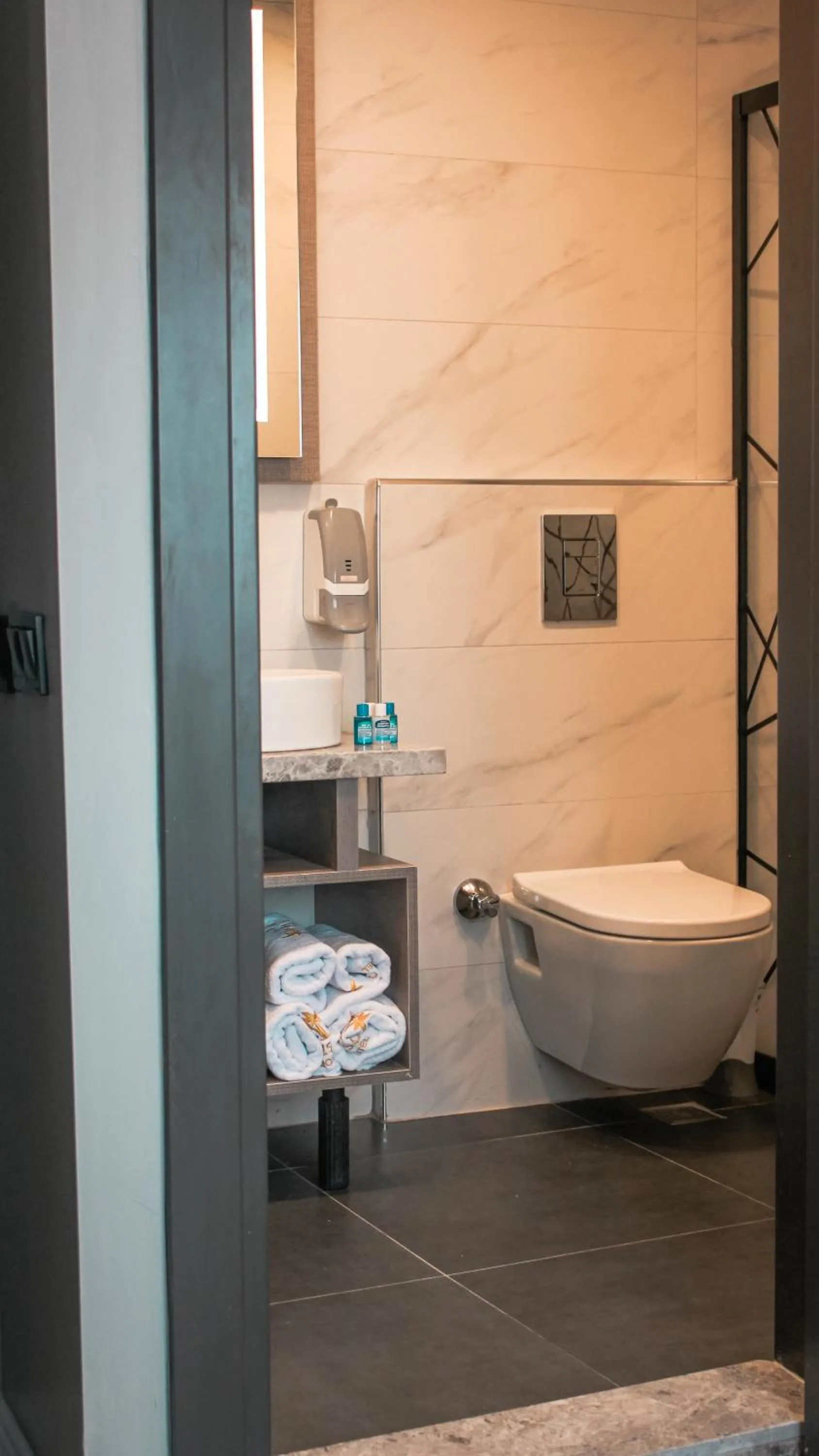 TALLES CITY HOTEL