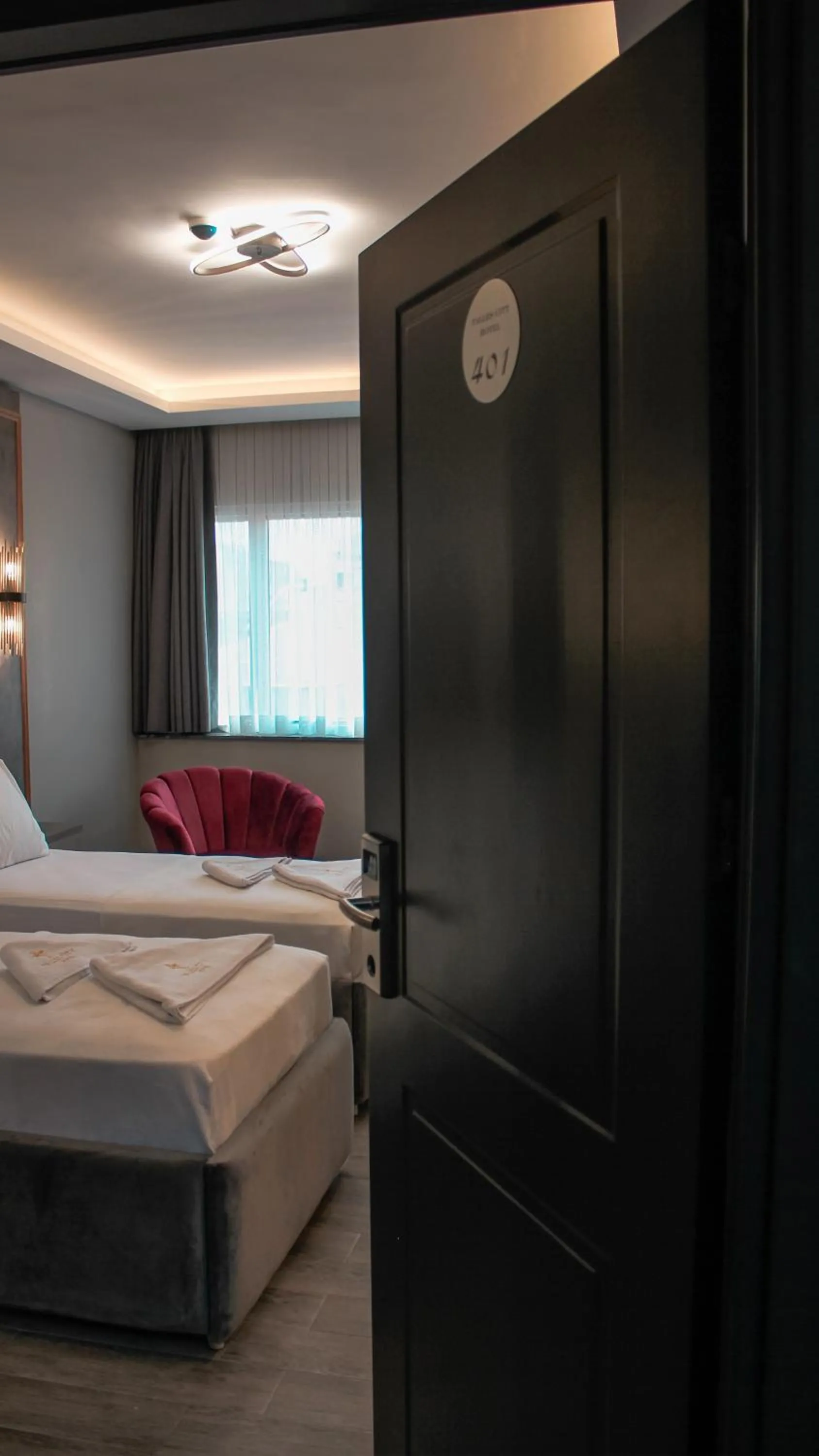 Bed in TALLES CITY HOTEL