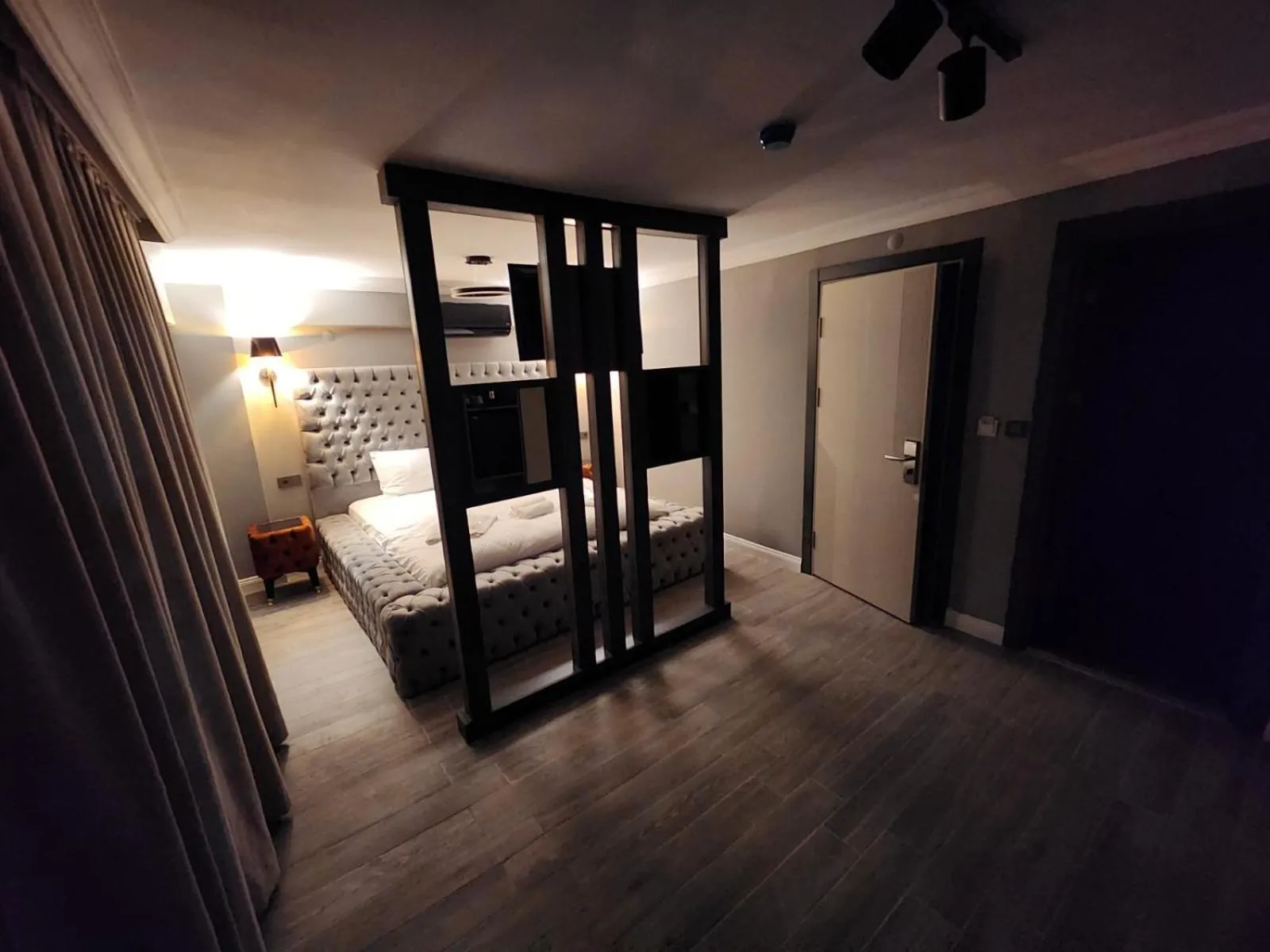 Bed in TALLES CITY HOTEL