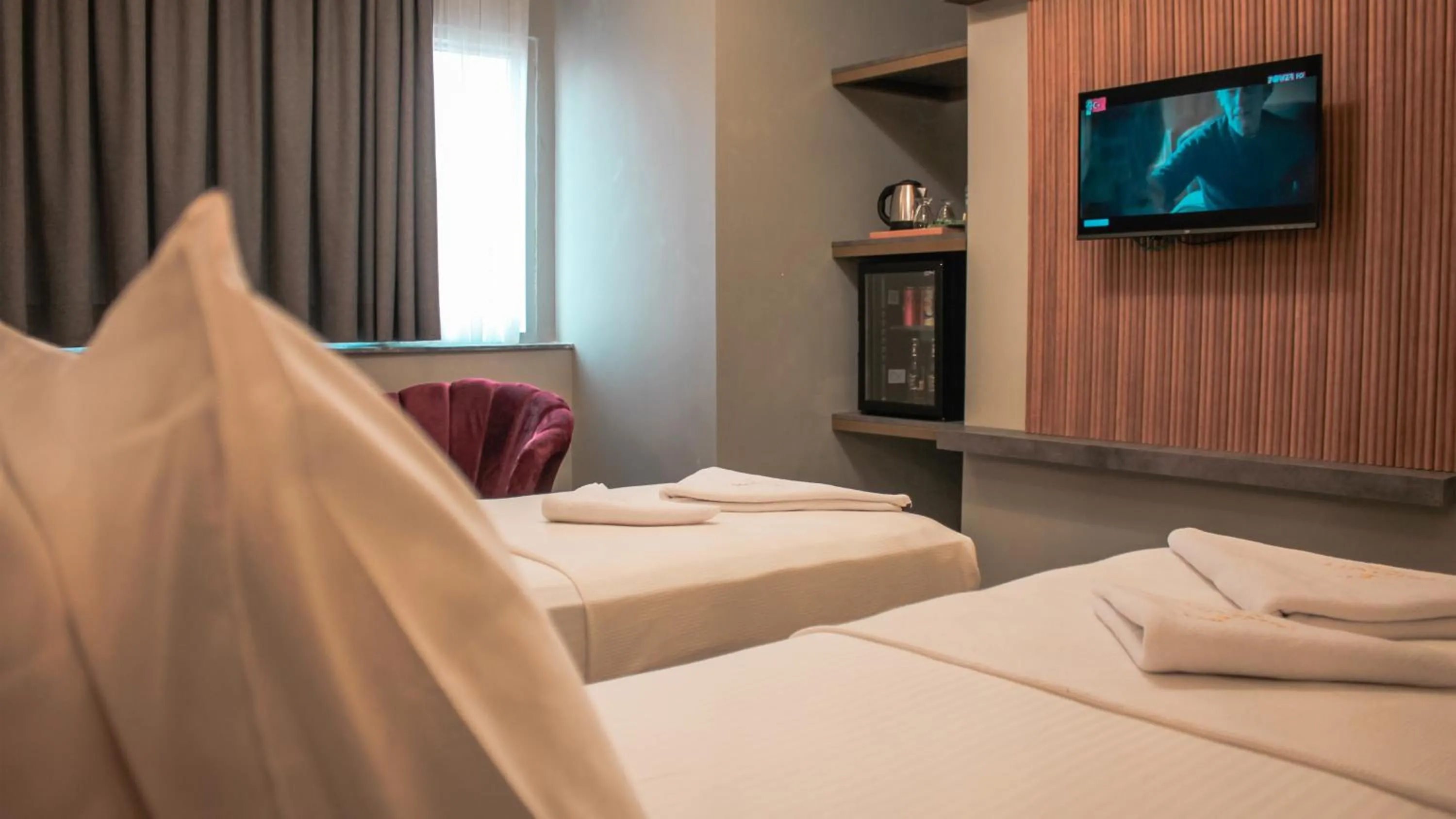 Bed in TALLES CITY HOTEL